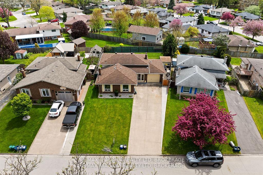 Photo 20 of 36 Bendingroad Crescent, St. Catharines, Lakeport — HOMEH