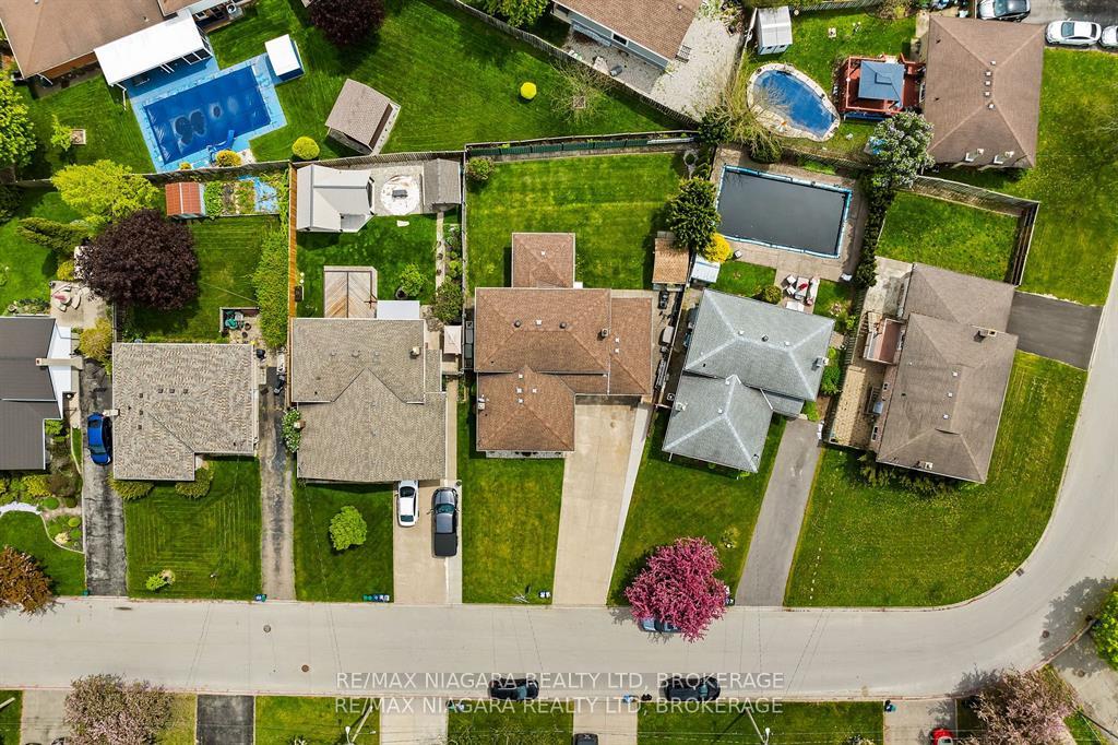 Photo 25 of 36 Bendingroad Crescent, St. Catharines, Lakeport — HOMEH
