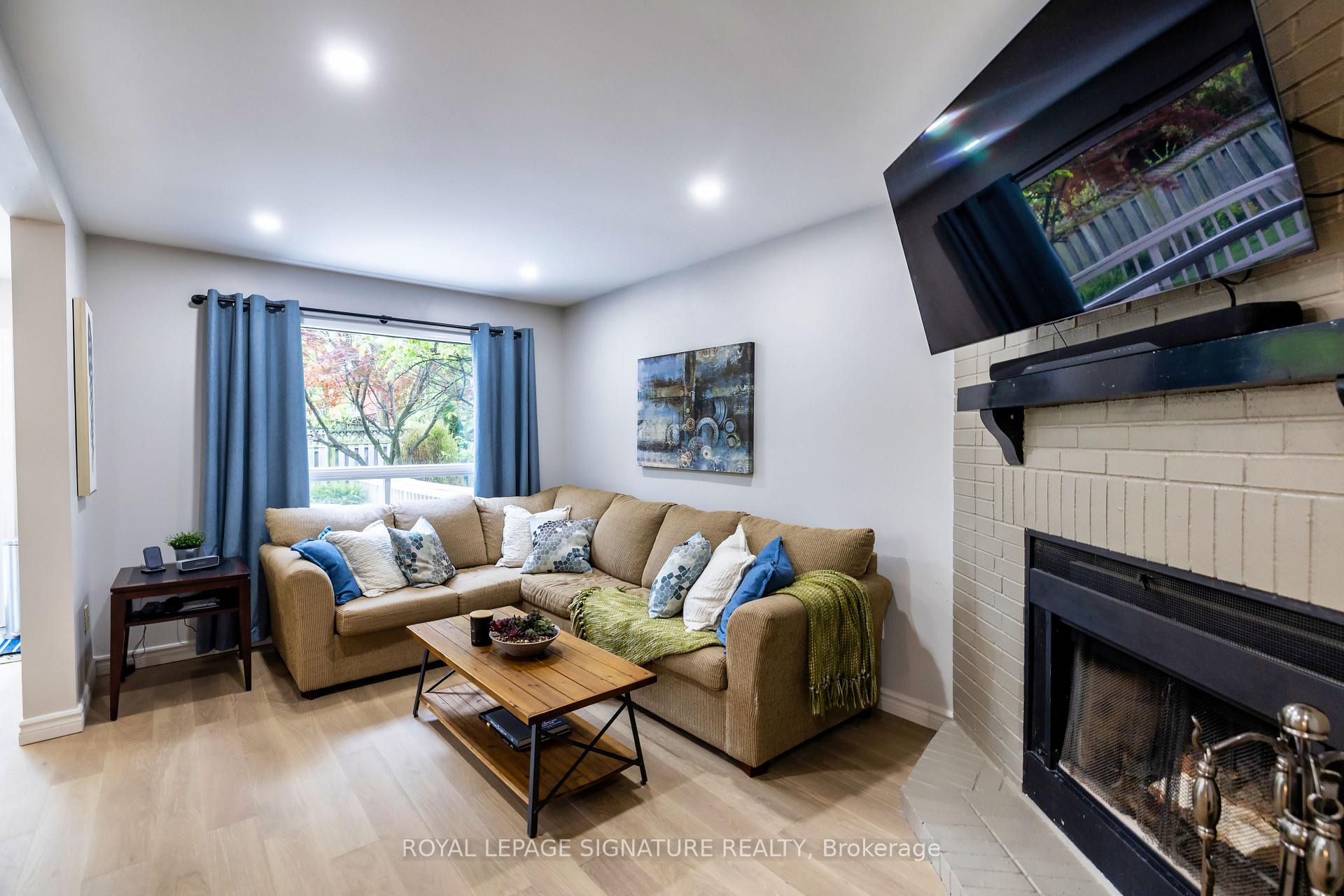 Photo 22 of 27 Twelve Oaks Drive, Aurora, Aurora Village — HOMEH