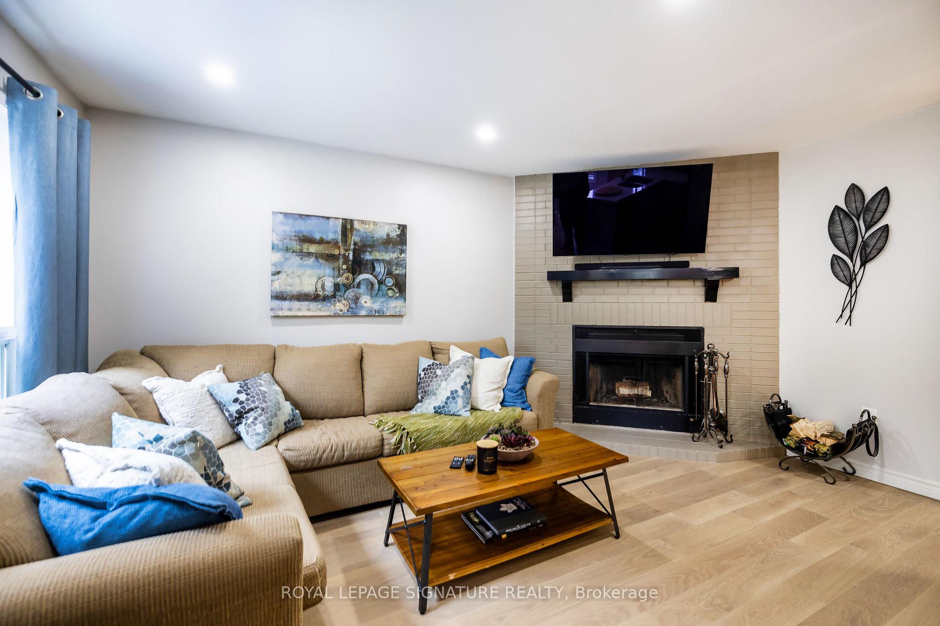 Photo 17 of 27 Twelve Oaks Drive, Aurora, Aurora Village — HOMEH