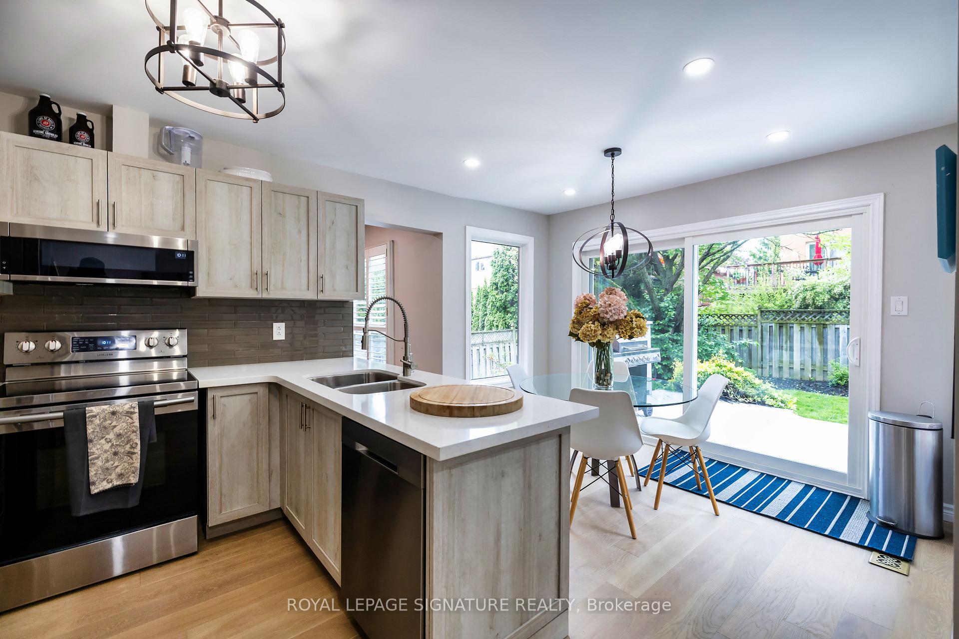 Photo 27 of 27 Twelve Oaks Drive, Aurora, Aurora Village — HOMEH