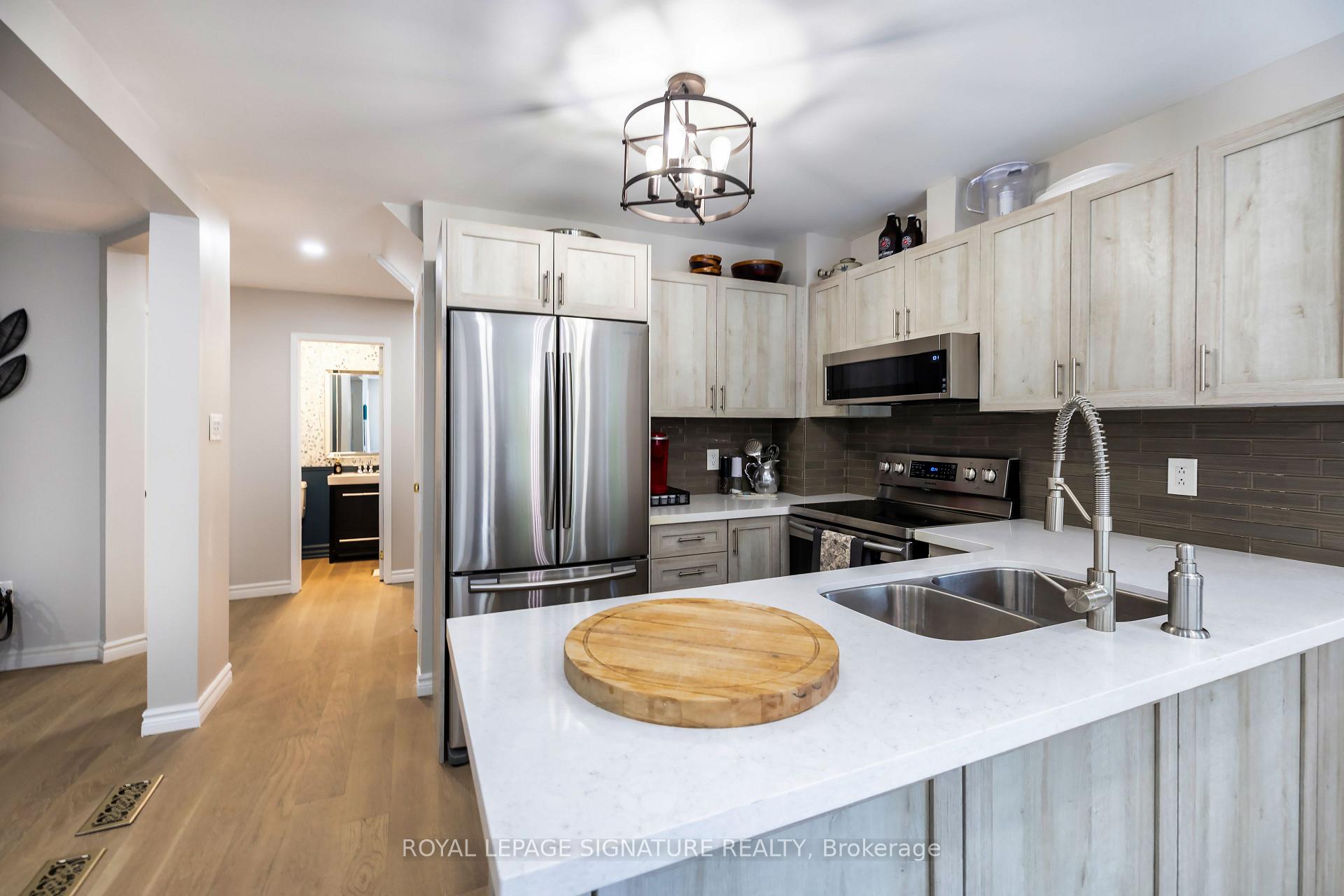 Photo 31 of 27 Twelve Oaks Drive, Aurora, Aurora Village — HOMEH