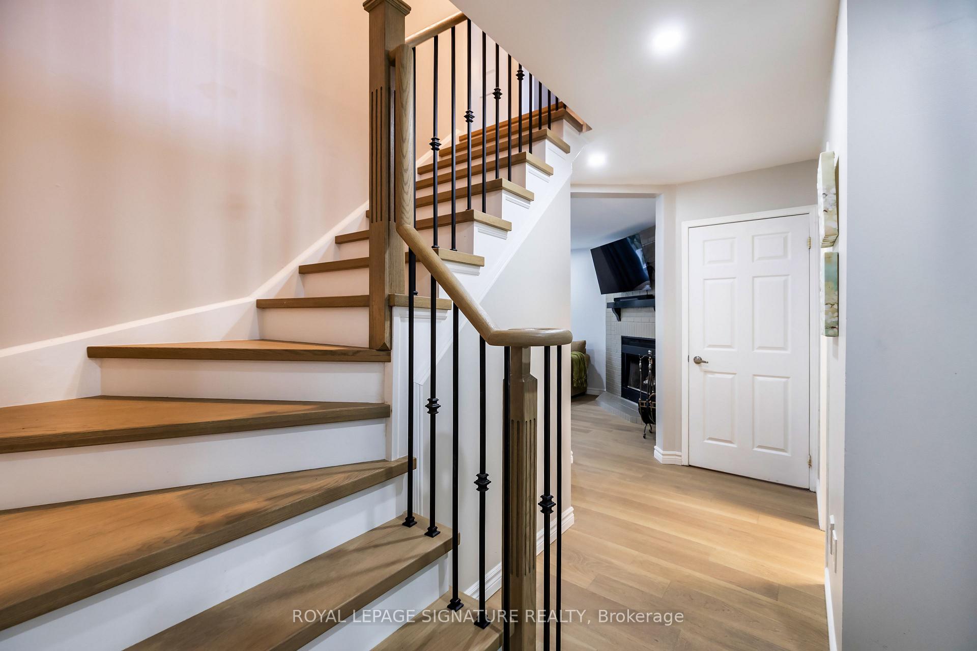 Photo 7 of 27 Twelve Oaks Drive, Aurora, Aurora Village — HOMEH