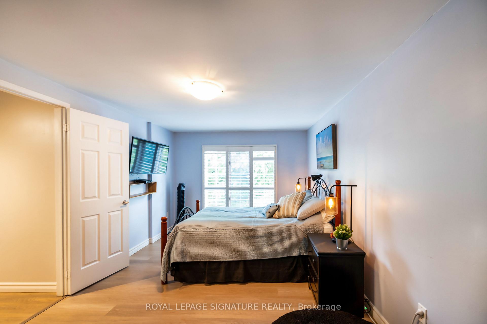 Photo 13 of 27 Twelve Oaks Drive, Aurora, Aurora Village — HOMEH
