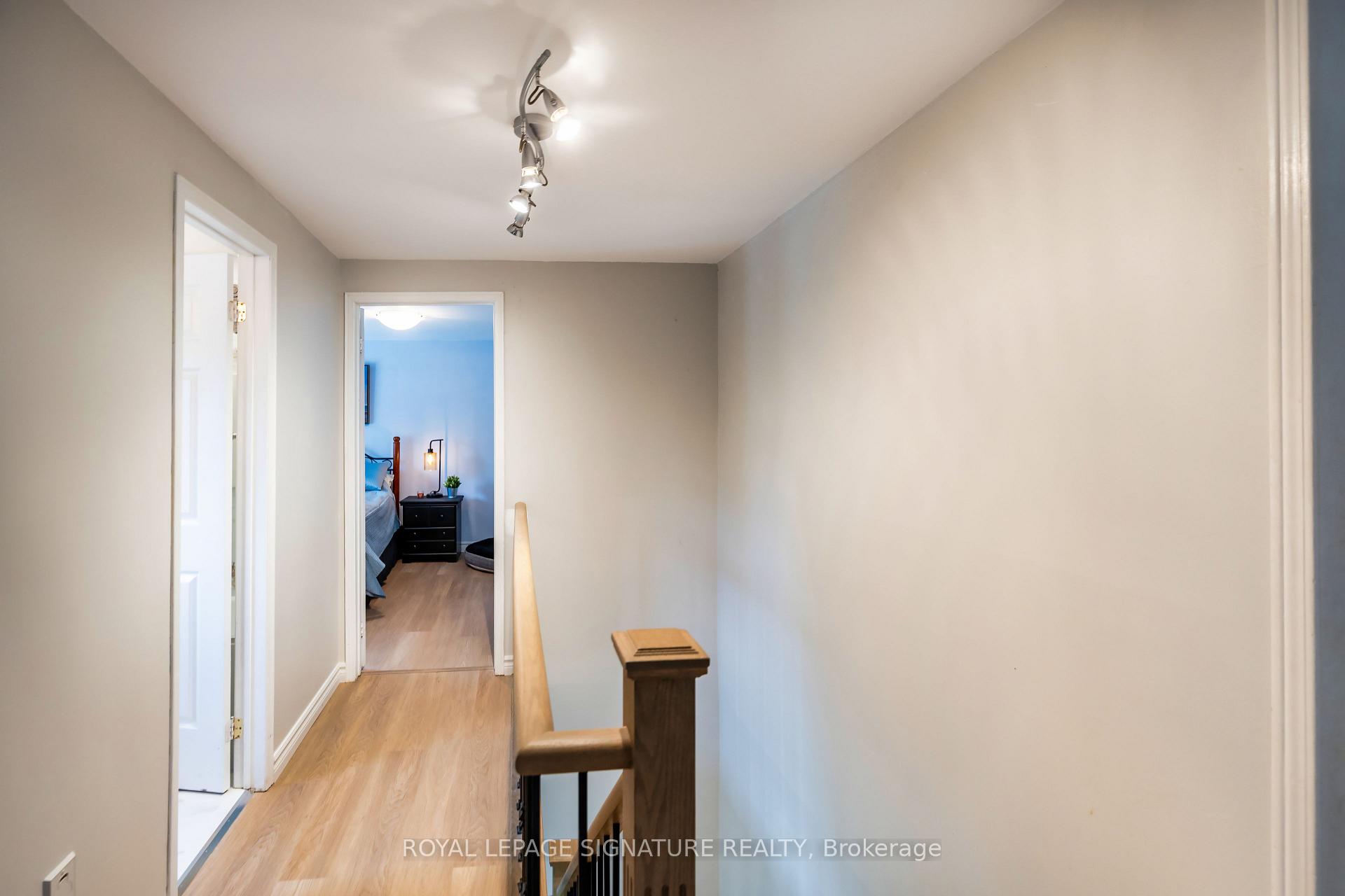 Photo 11 of 27 Twelve Oaks Drive, Aurora, Aurora Village — HOMEH