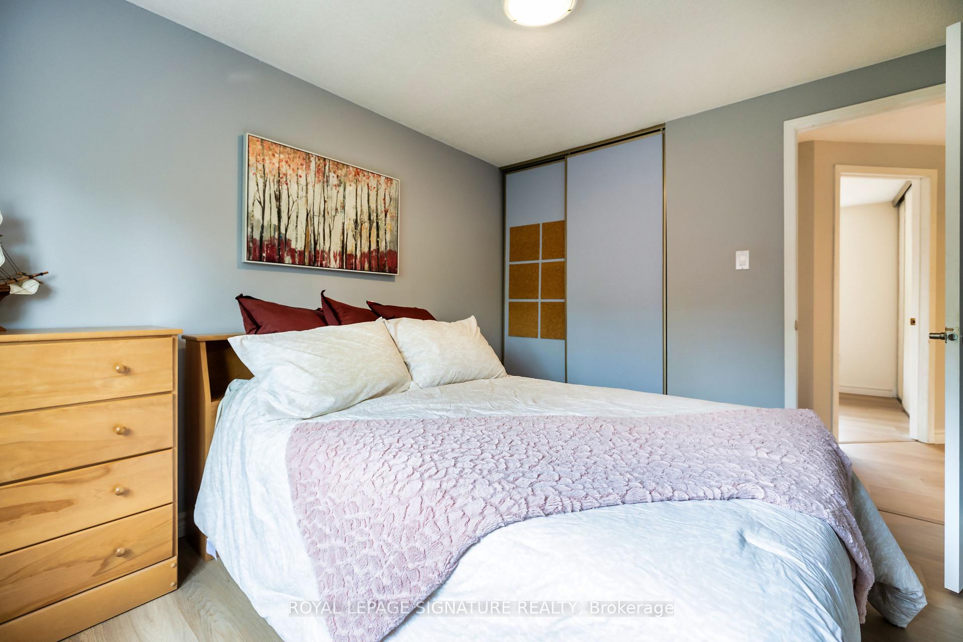 Photo 34 of 27 Twelve Oaks Drive, Aurora, Aurora Village — HOMEH