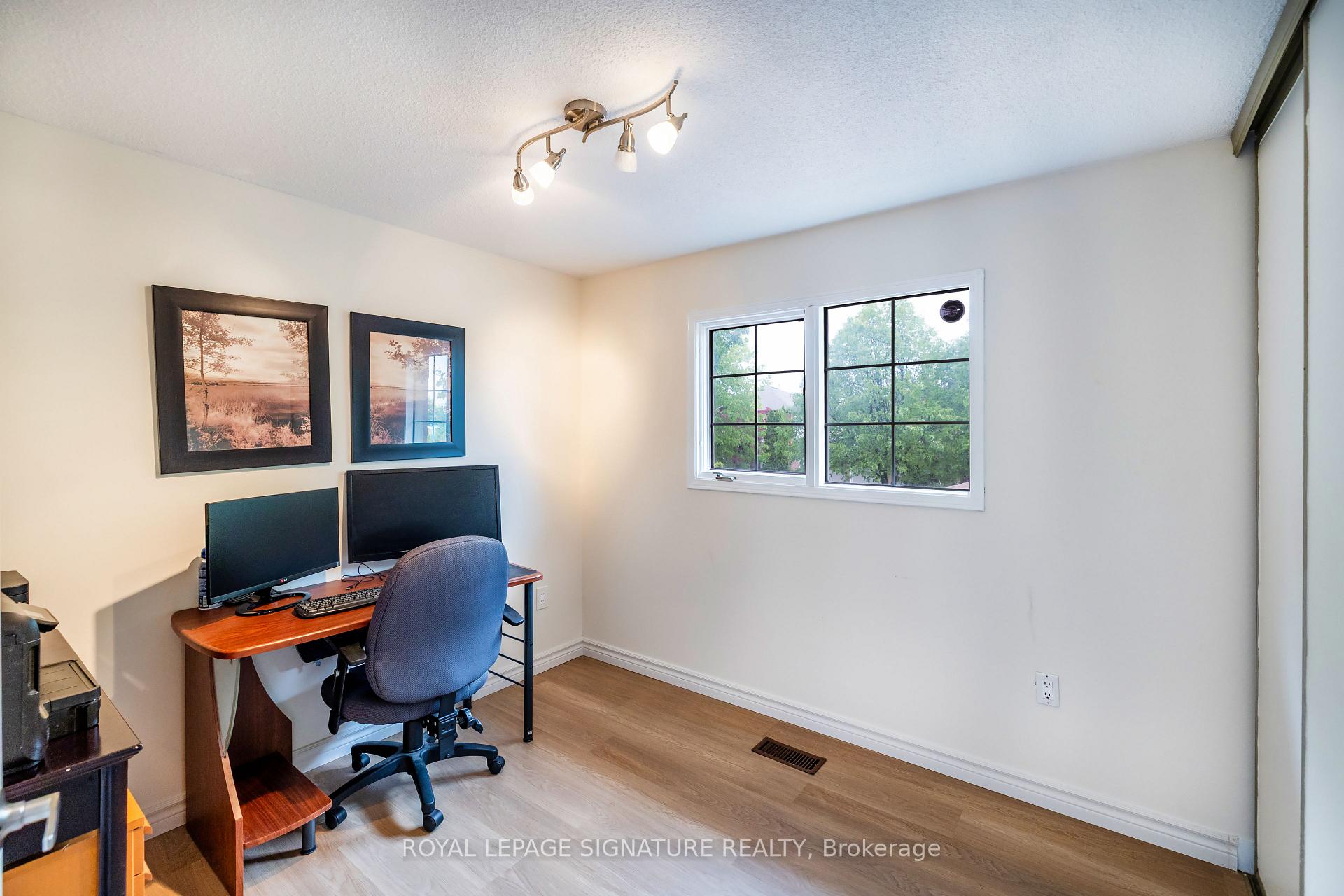 Photo 24 of 27 Twelve Oaks Drive, Aurora, Aurora Village — HOMEH