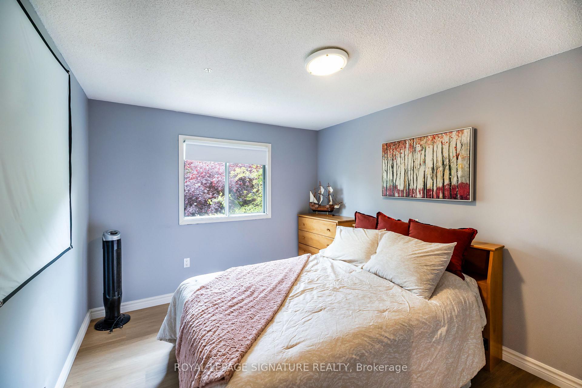 Photo 12 of 27 Twelve Oaks Drive, Aurora, Aurora Village — HOMEH