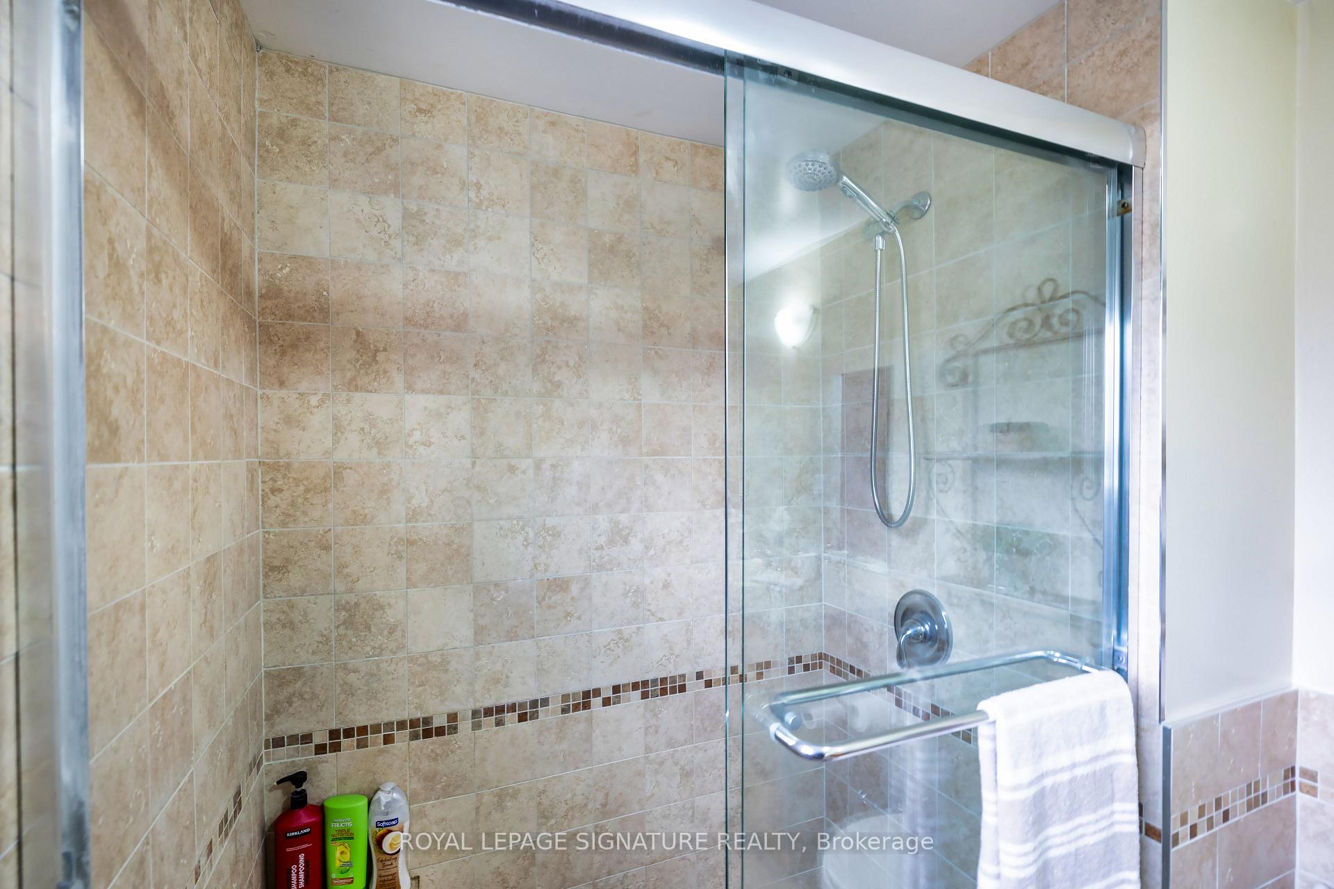 Photo 33 of 27 Twelve Oaks Drive, Aurora, Aurora Village — HOMEH