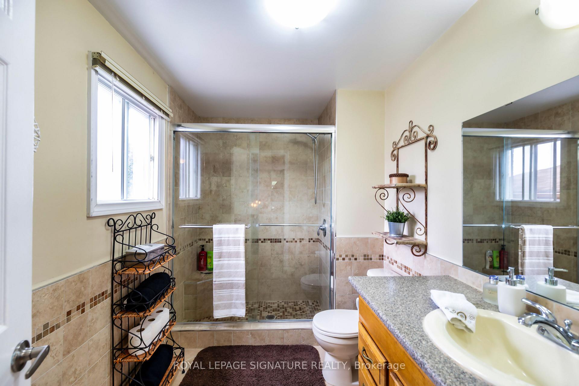 Photo 40 of 27 Twelve Oaks Drive, Aurora, Aurora Village — HOMEH