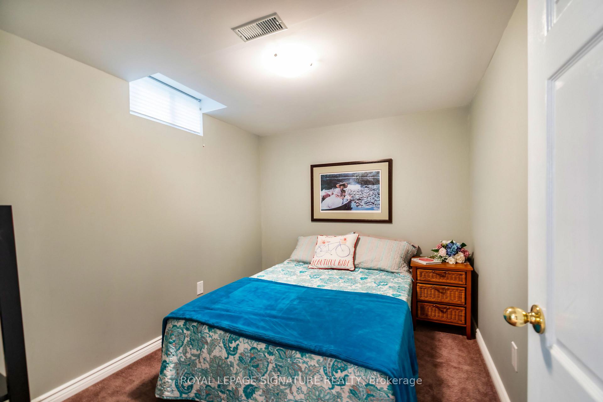 Photo 29 of 27 Twelve Oaks Drive, Aurora, Aurora Village — HOMEH