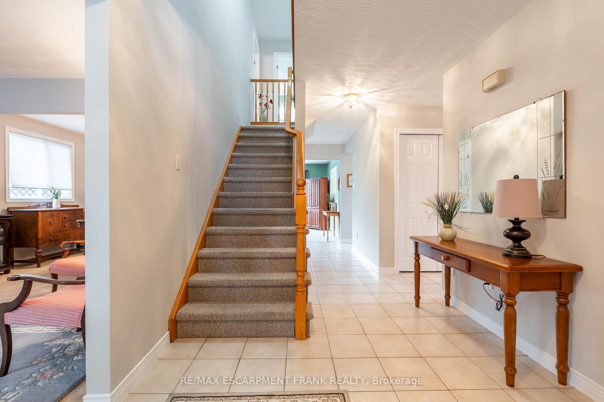 Photo 3 of 168 Sirente Drive, Hamilton, Crerar — HOMEH
