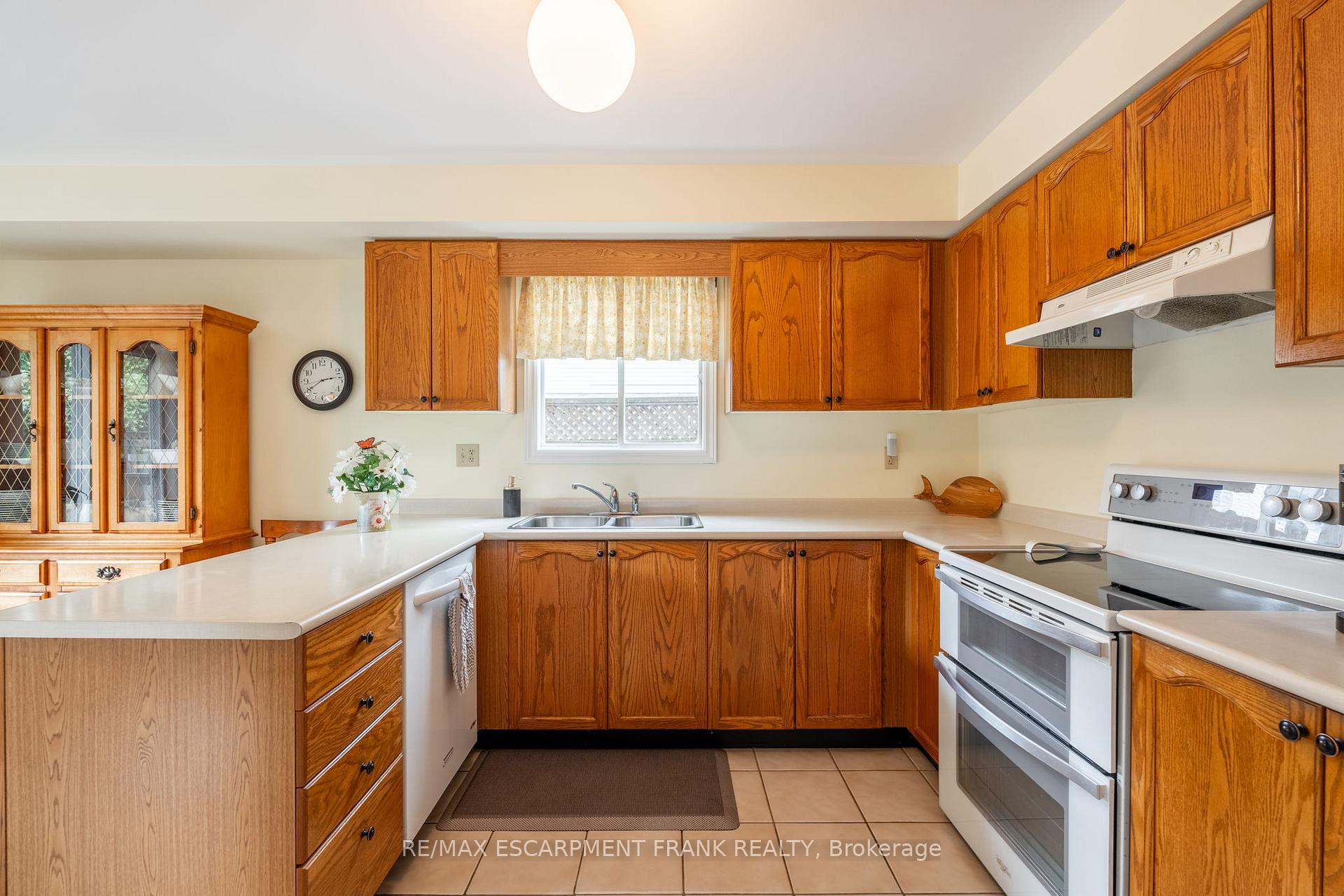 Photo 7 of 168 Sirente Drive, Hamilton, Crerar — HOMEH