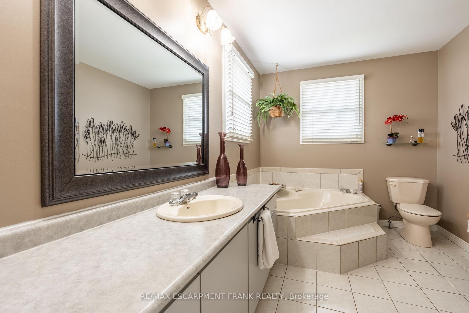 Photo 27 of 168 Sirente Drive, Hamilton, Crerar — HOMEH