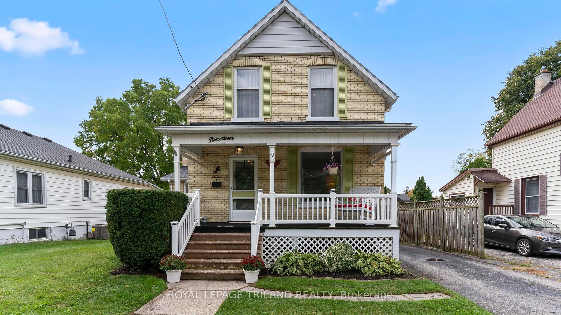 Photo 3 of 19 Cedar Street, St. Thomas — HOMEH