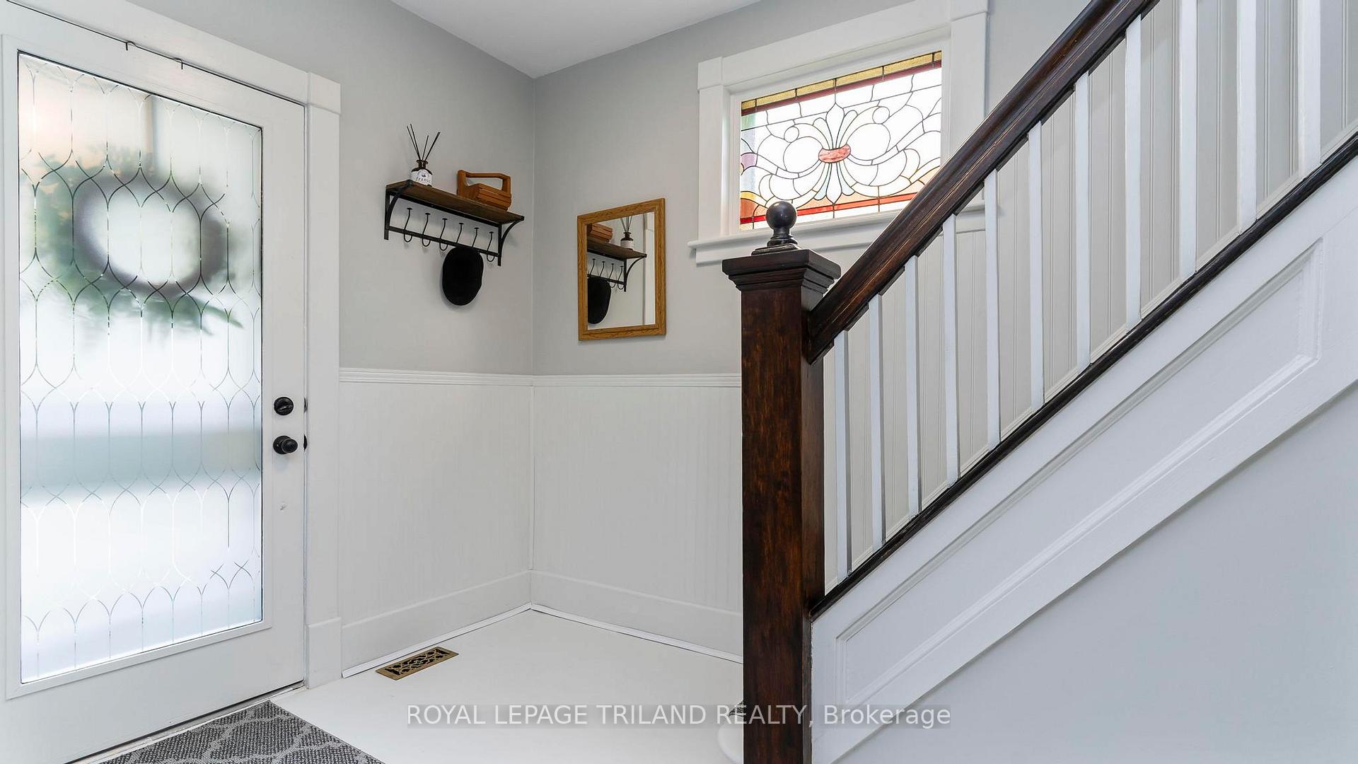 Photo 8 of 19 Cedar Street, St. Thomas — HOMEH