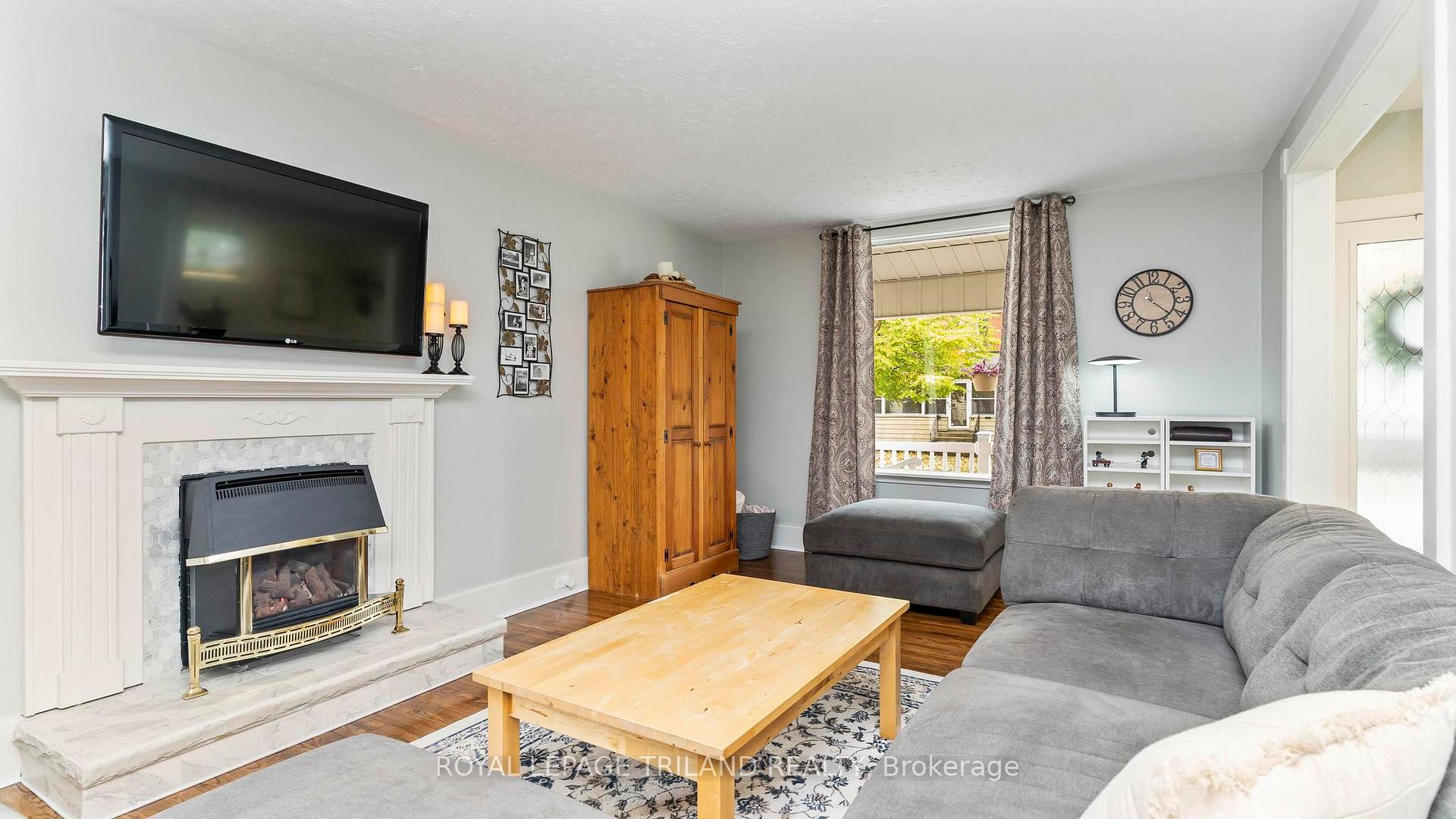 Photo 11 of 19 Cedar Street, St. Thomas — HOMEH