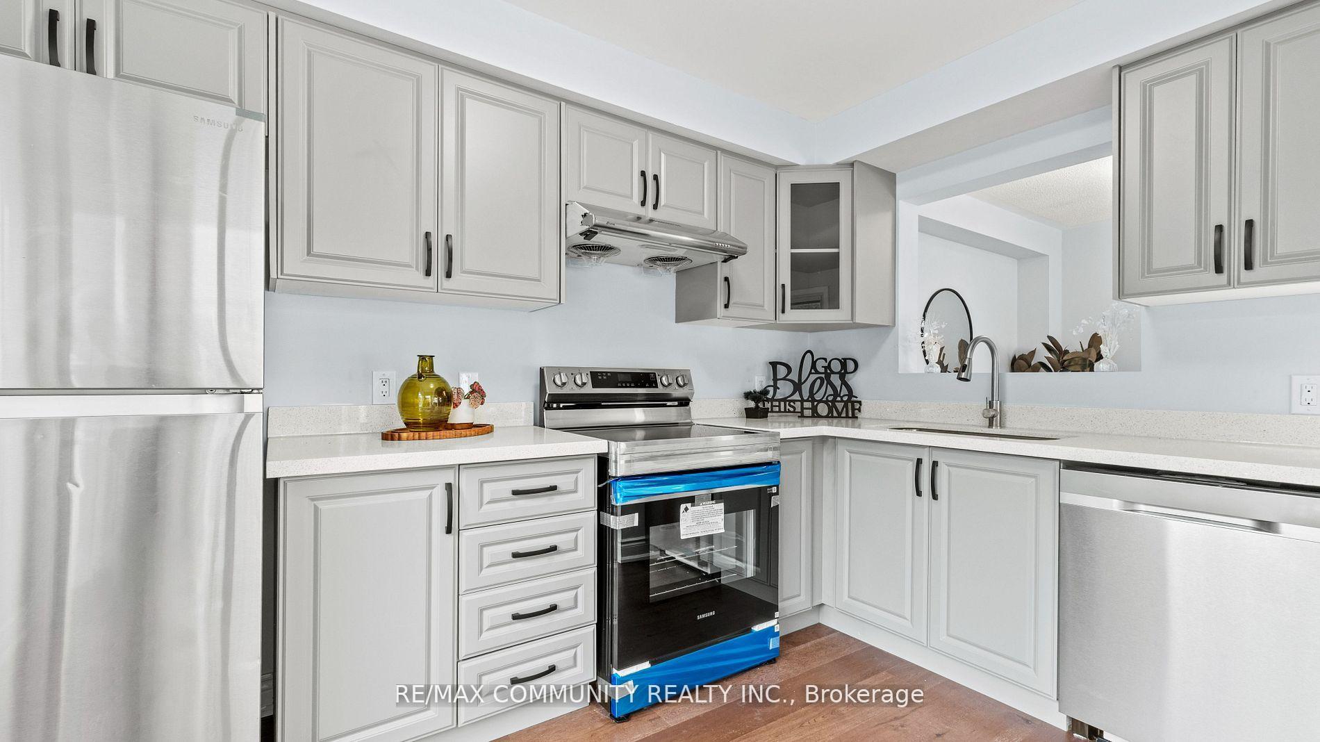 Photo 8 of 1772 Woodgate Trail, Oshawa, Samac — HOMEH