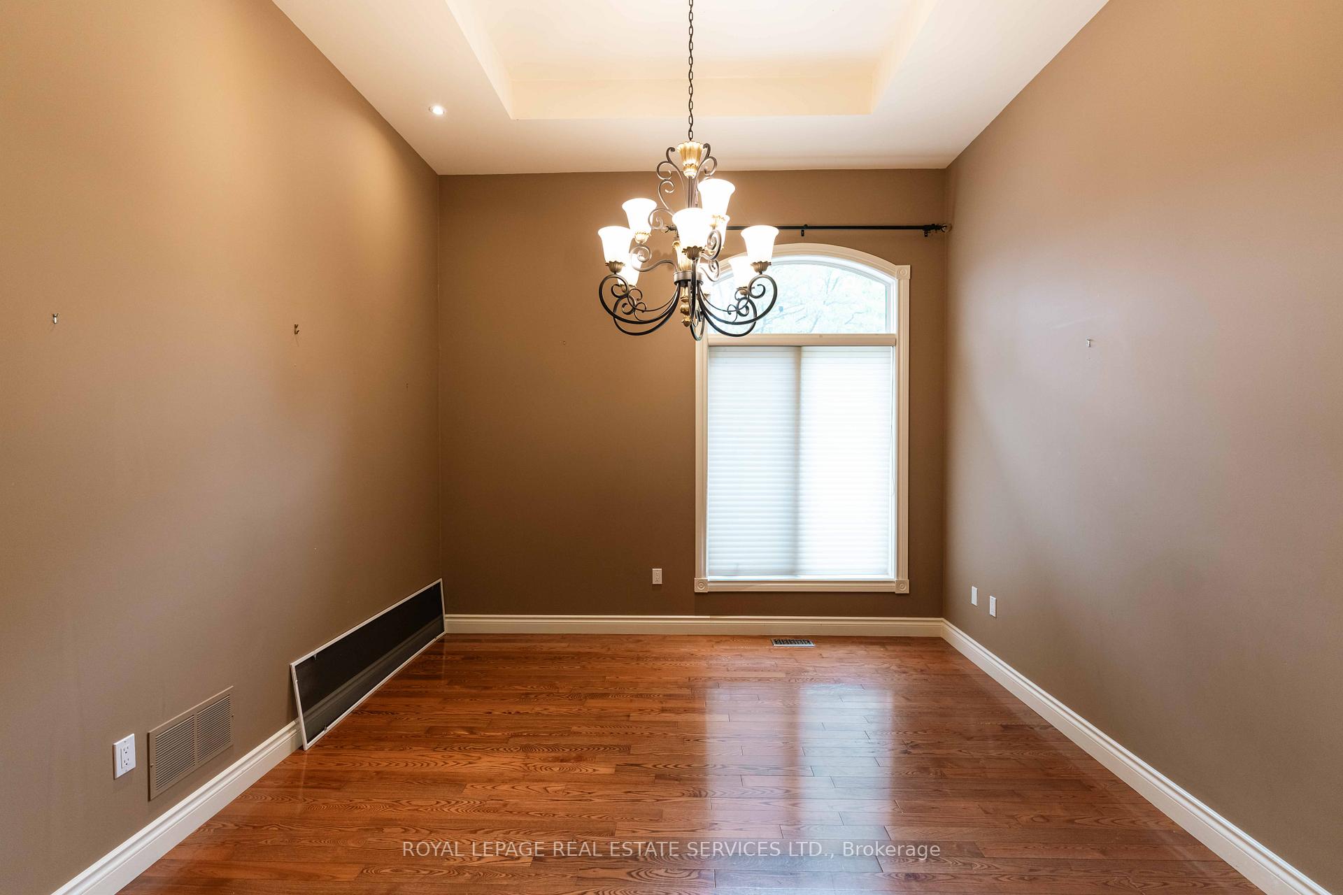 Photo 3 of 238 Wilderness Drive, Hamilton, Ancaster — HOMEH