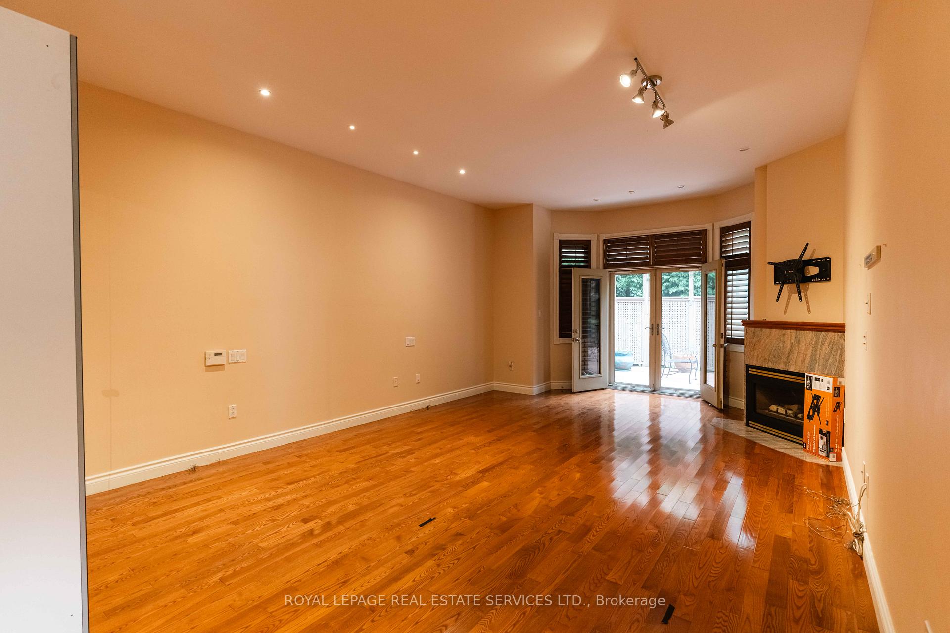 Photo 15 of 238 Wilderness Drive, Hamilton, Ancaster — HOMEH