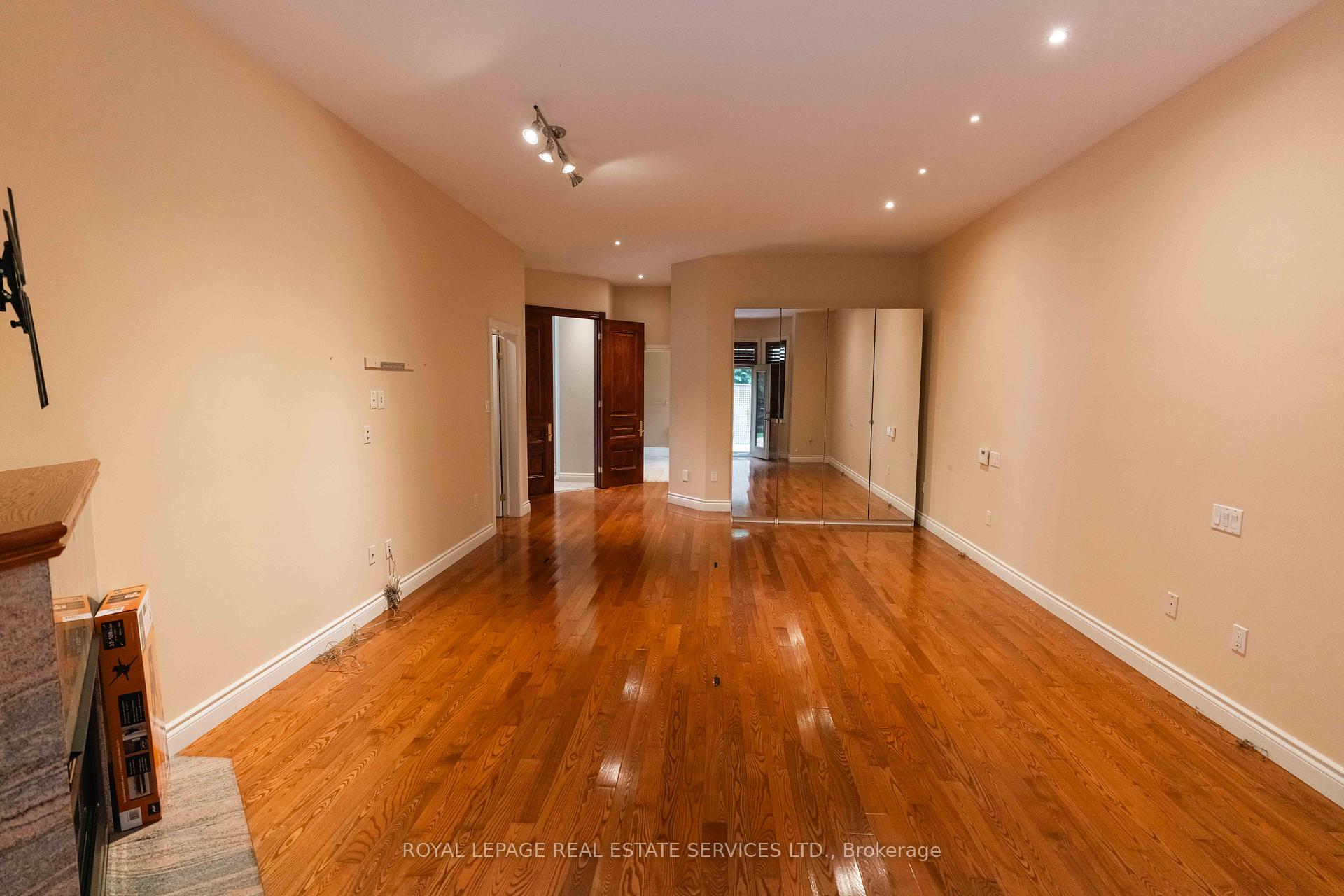 Photo 10 of 238 Wilderness Drive, Hamilton, Ancaster — HOMEH