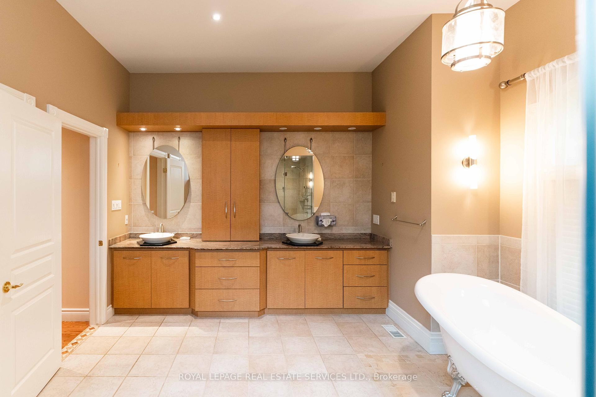 Photo 18 of 238 Wilderness Drive, Hamilton, Ancaster — HOMEH