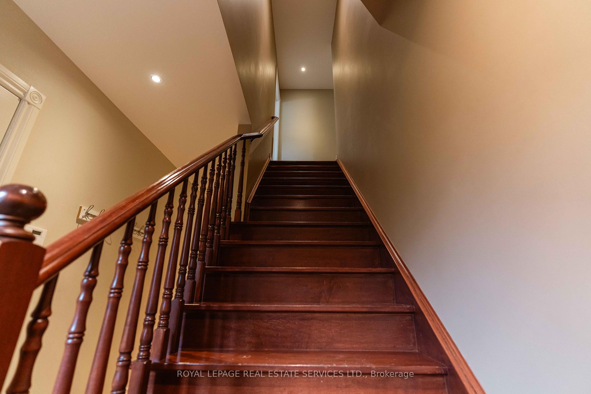 Photo 32 of 238 Wilderness Drive, Hamilton, Ancaster — HOMEH