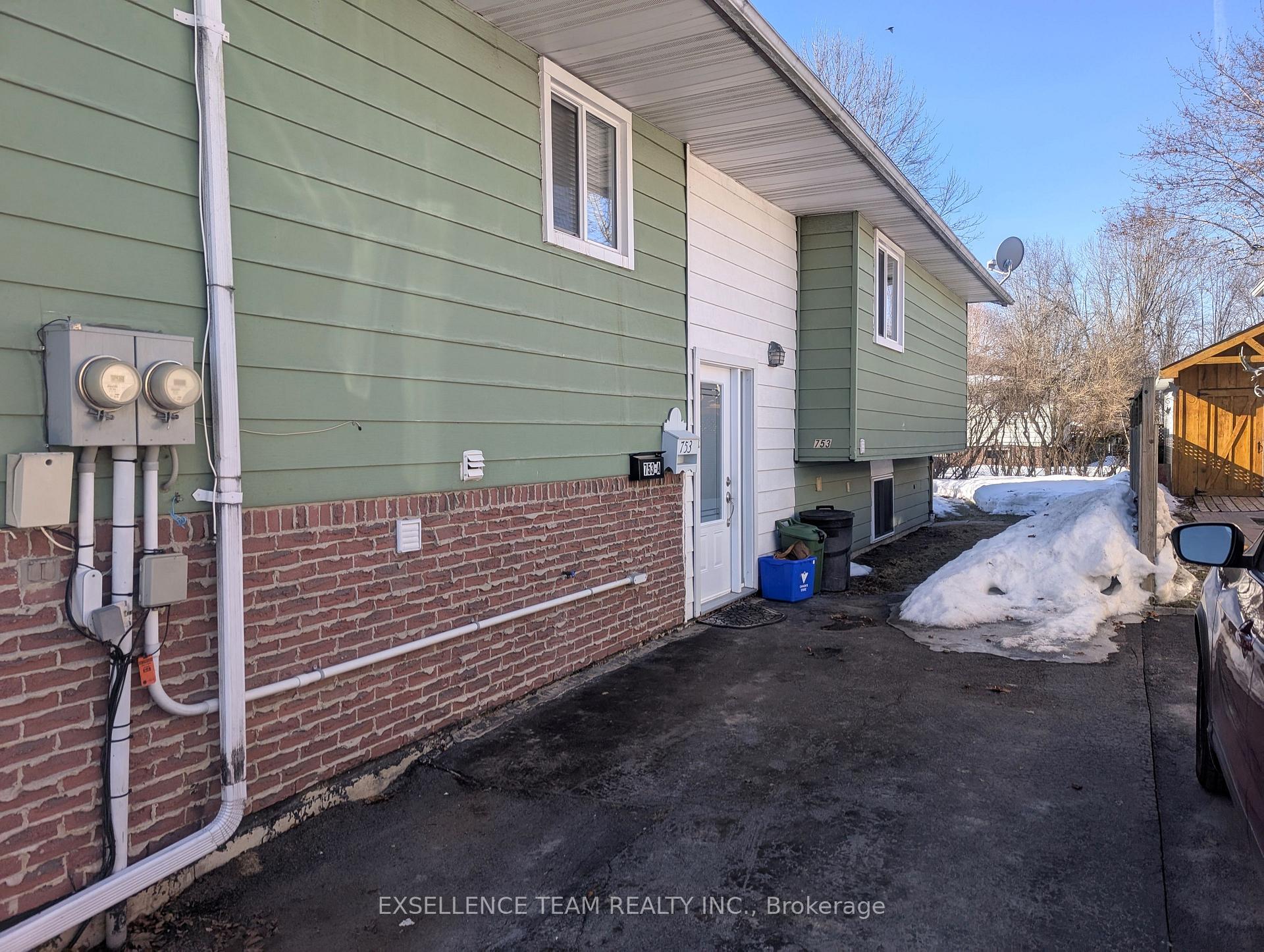 Photo 3 of 753 Glengarry Boulevard, Cornwall — HOMEH