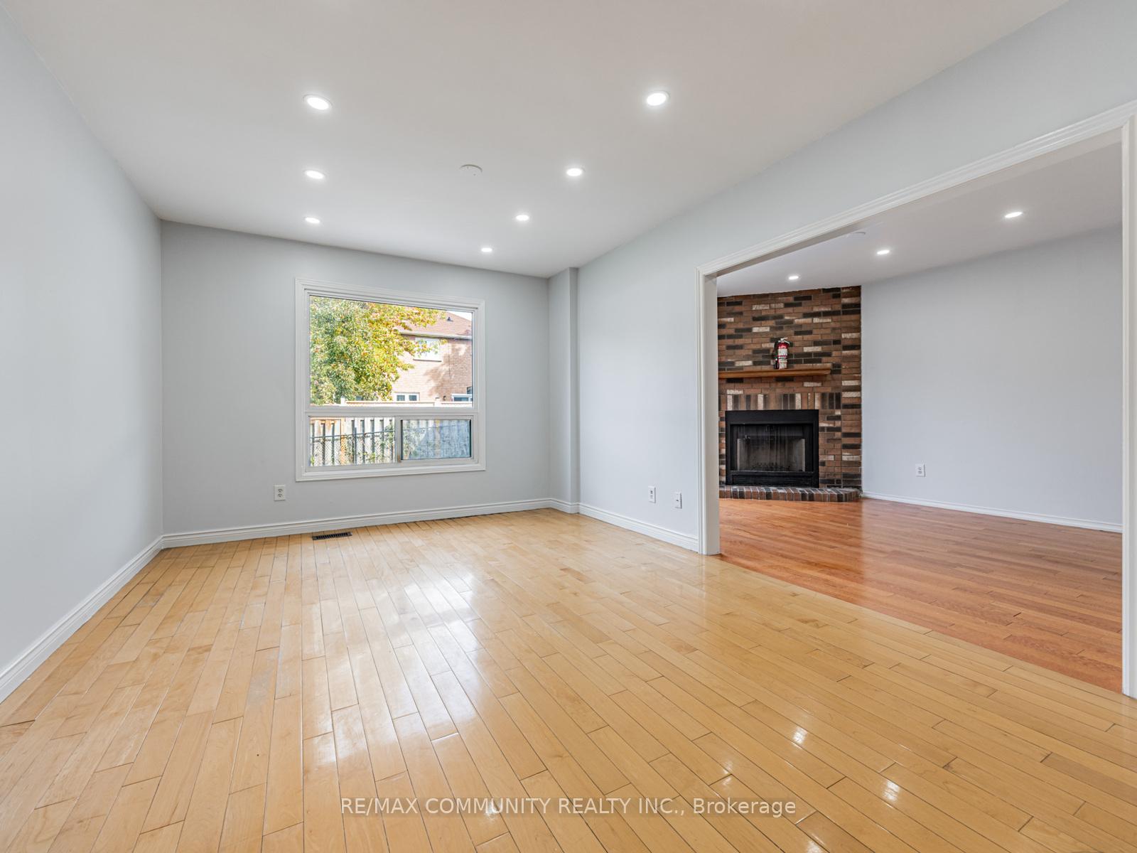 Photo 3 of 95 Ketchum Crescent, Markham, Middlefield — HOMEH