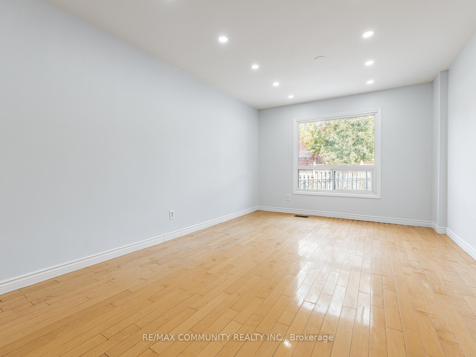 Photo 6 of 95 Ketchum Crescent, Markham, Middlefield — HOMEH