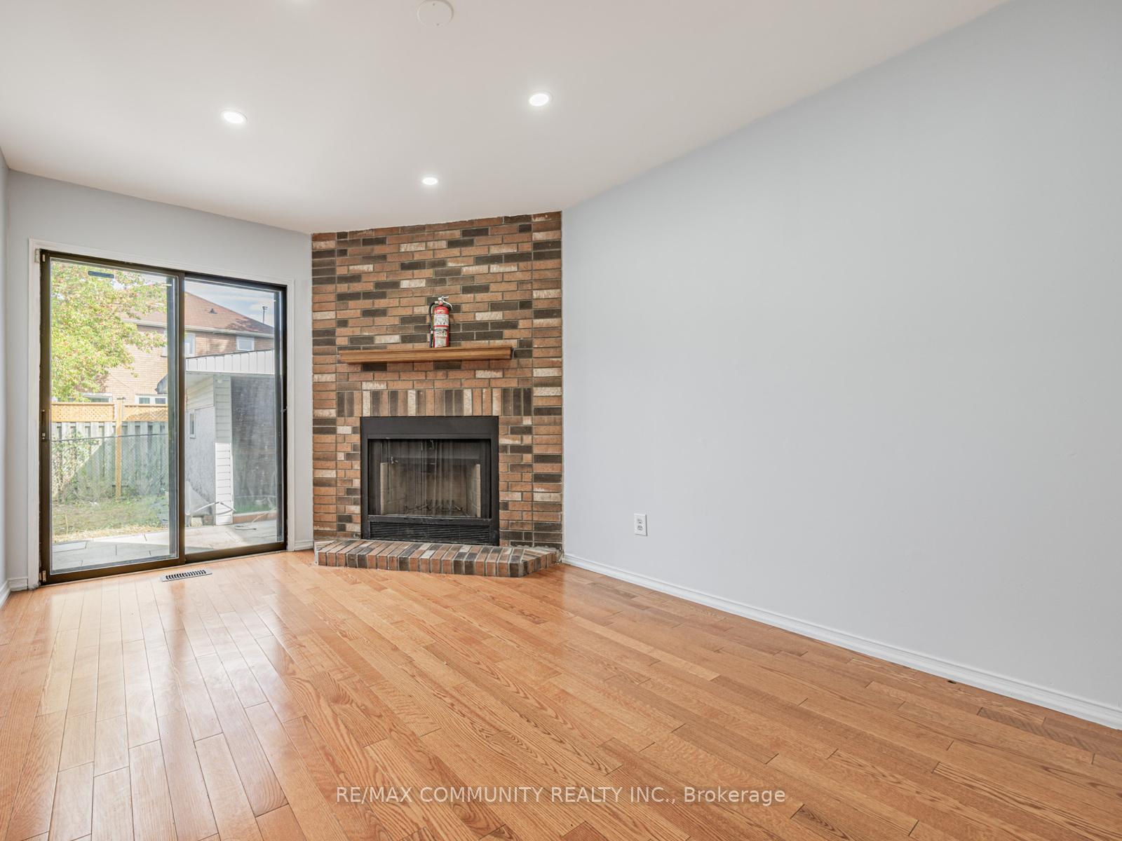 Photo 9 of 95 Ketchum Crescent, Markham, Middlefield — HOMEH