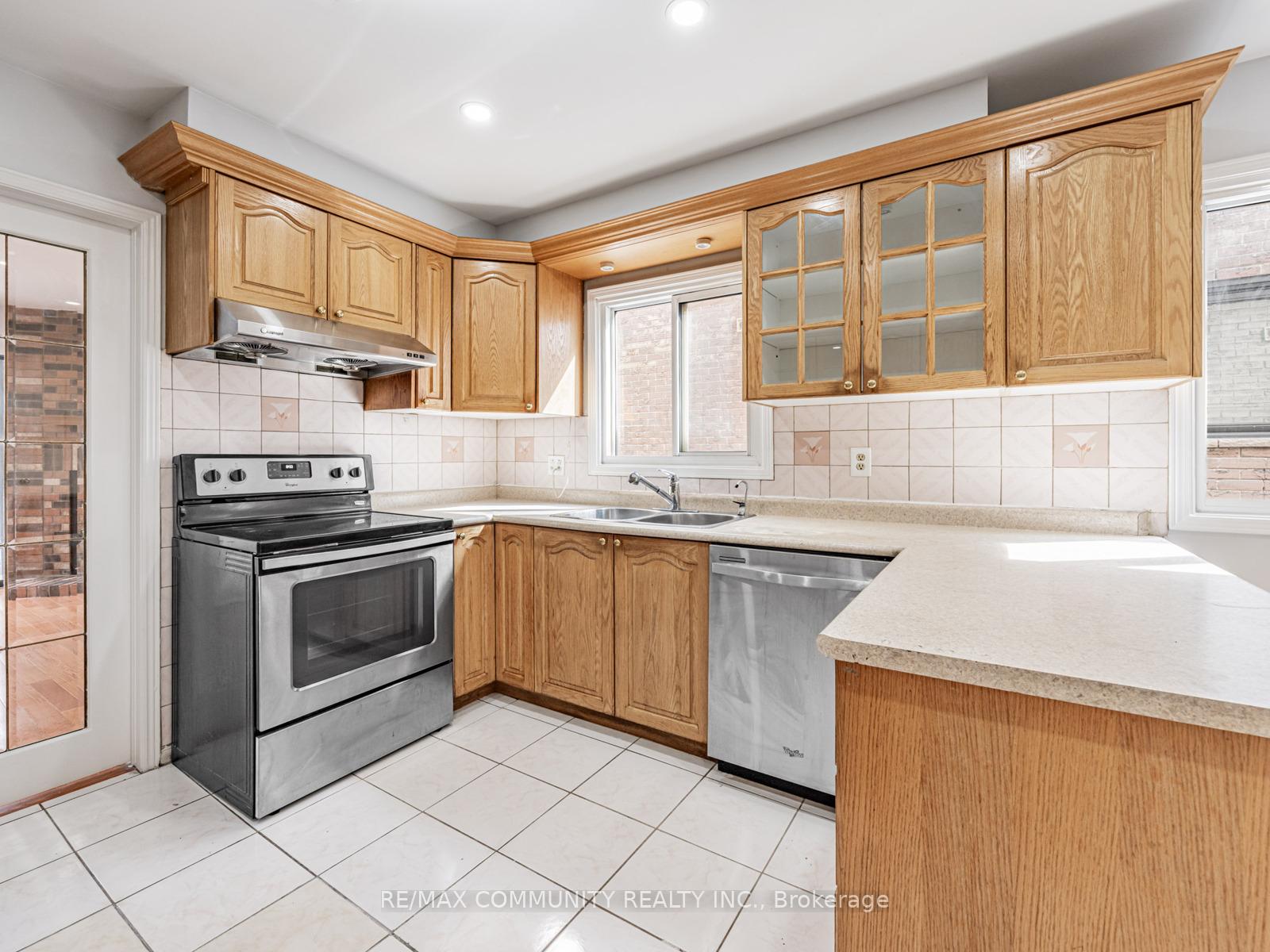 Photo 11 of 95 Ketchum Crescent, Markham, Middlefield — HOMEH