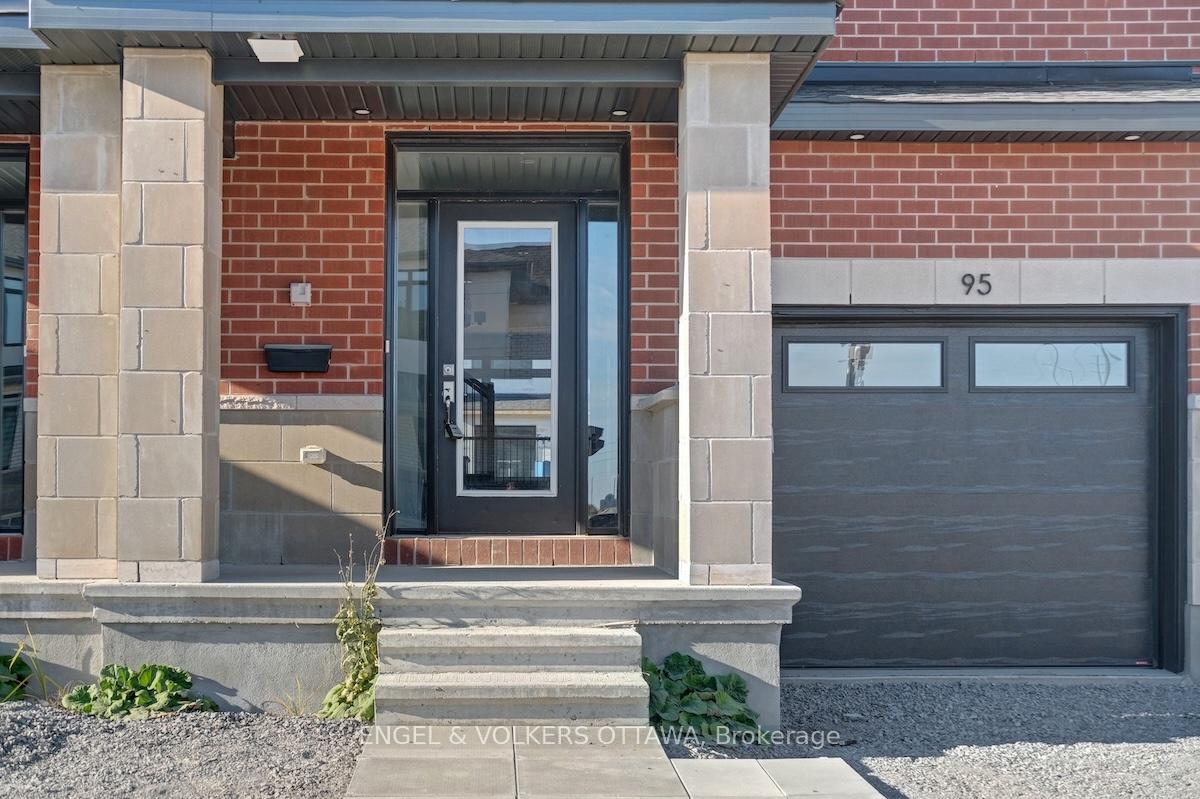 Photo 3 of 95 San Felice Circle, Ottawa, Kanata - Emerald Meadows/Trailwest — HOMEH