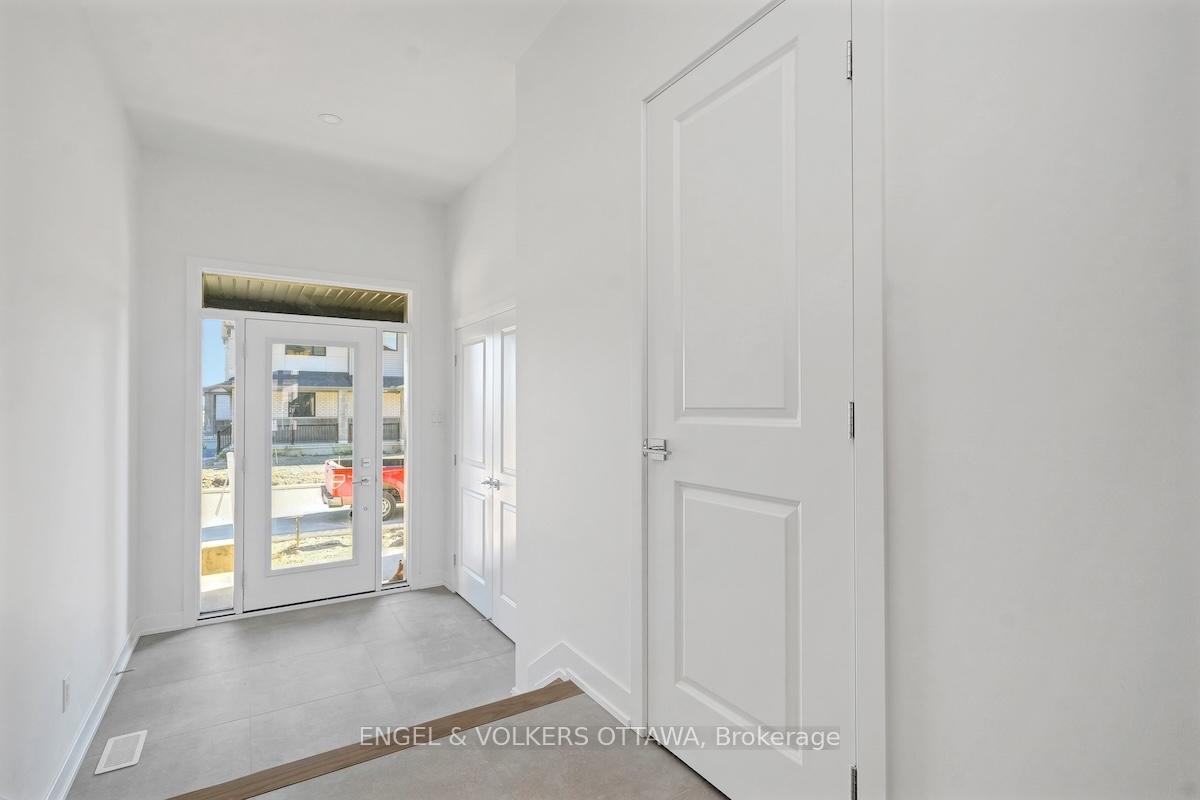Photo 2 of 95 San Felice Circle, Ottawa, Kanata - Emerald Meadows/Trailwest — HOMEH