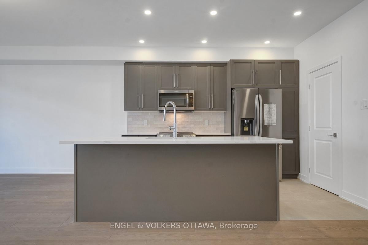 Photo 15 of 95 San Felice Circle, Ottawa, Kanata - Emerald Meadows/Trailwest — HOMEH