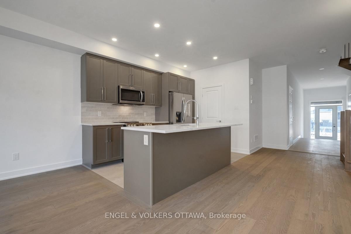 Photo 33 of 95 San Felice Circle, Ottawa, Kanata - Emerald Meadows/Trailwest — HOMEH