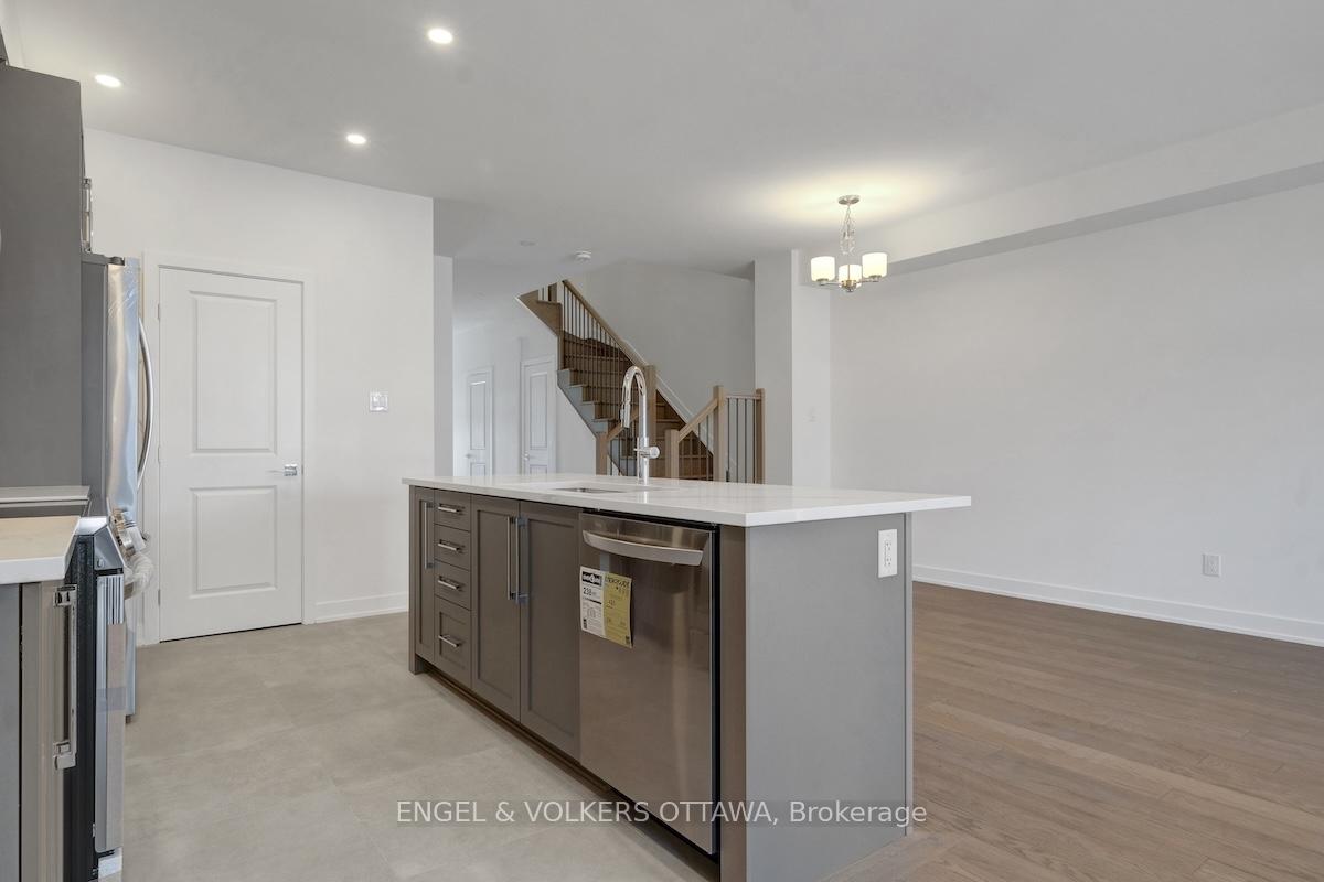 Photo 13 of 95 San Felice Circle, Ottawa, Kanata - Emerald Meadows/Trailwest — HOMEH