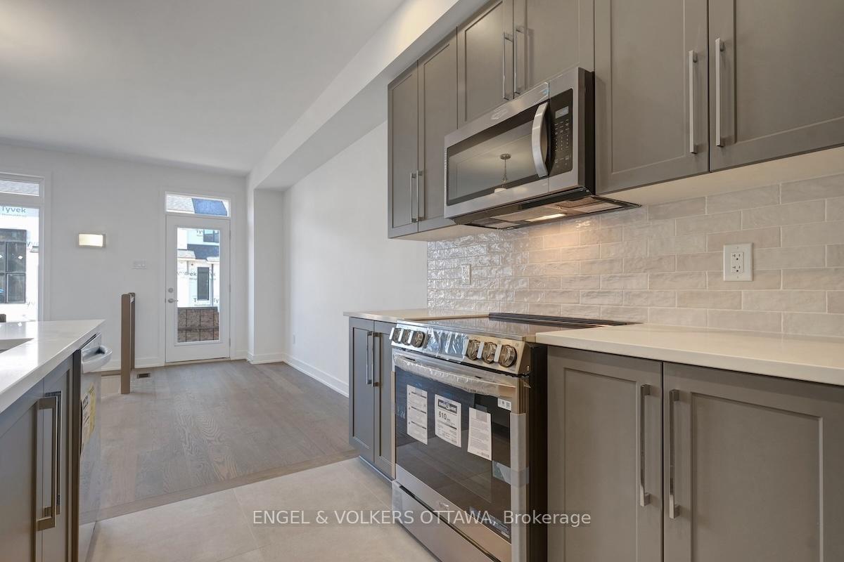 Photo 18 of 95 San Felice Circle, Ottawa, Kanata - Emerald Meadows/Trailwest — HOMEH