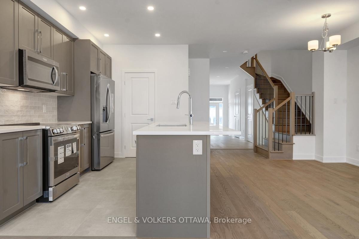 Photo 37 of 95 San Felice Circle, Ottawa, Kanata - Emerald Meadows/Trailwest — HOMEH