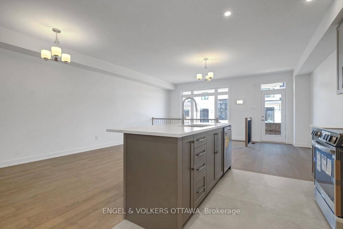 Photo 17 of 95 San Felice Circle, Ottawa, Kanata - Emerald Meadows/Trailwest — HOMEH