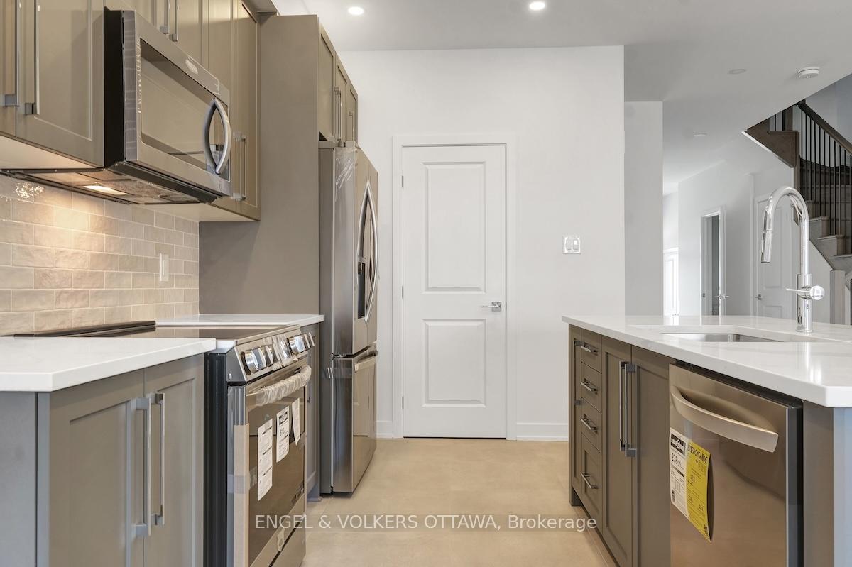 Photo 19 of 95 San Felice Circle, Ottawa, Kanata - Emerald Meadows/Trailwest — HOMEH