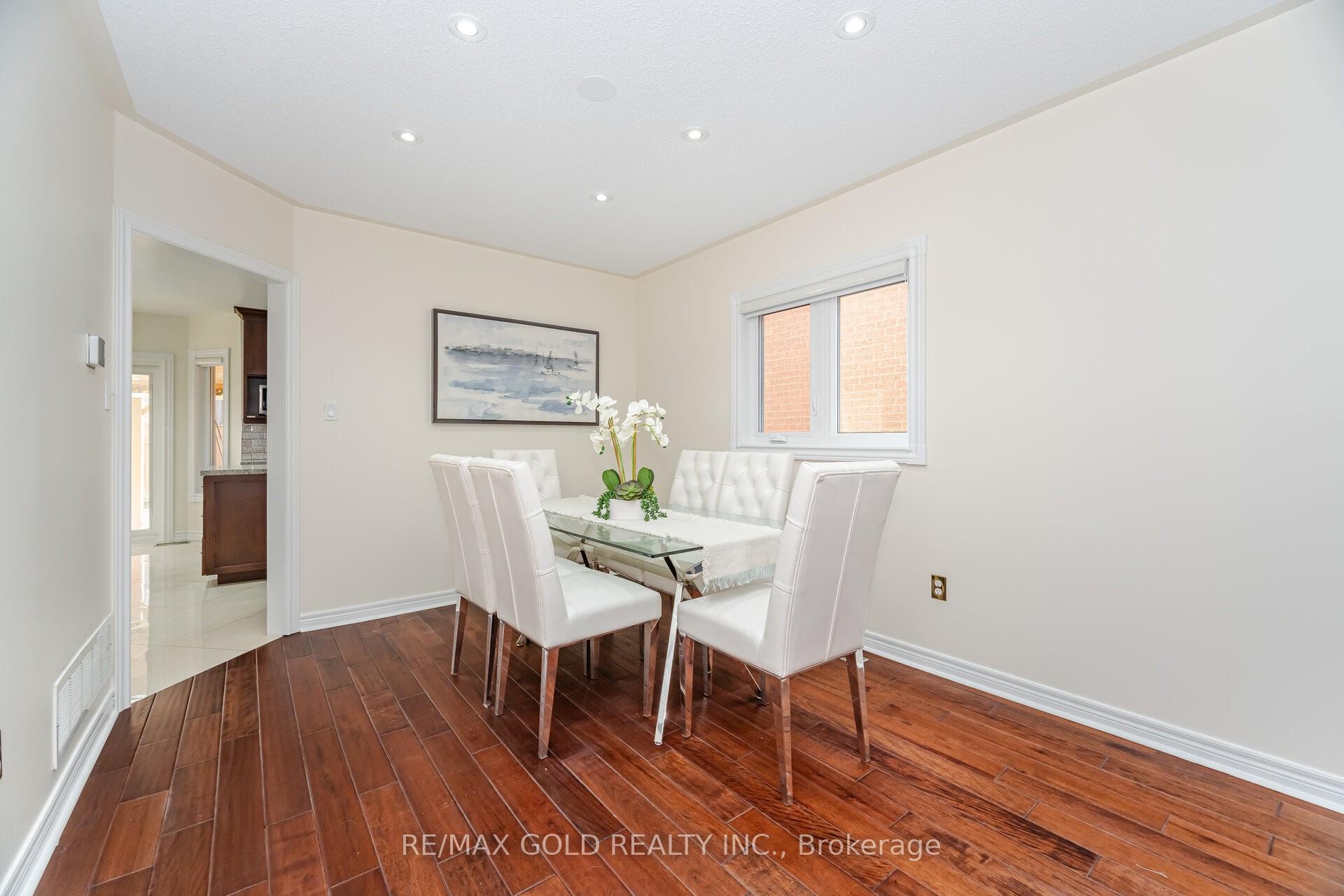 Photo 3 of 30 Golden Eagle Road, Brampton, Sandringham-Wellington — HOMEH