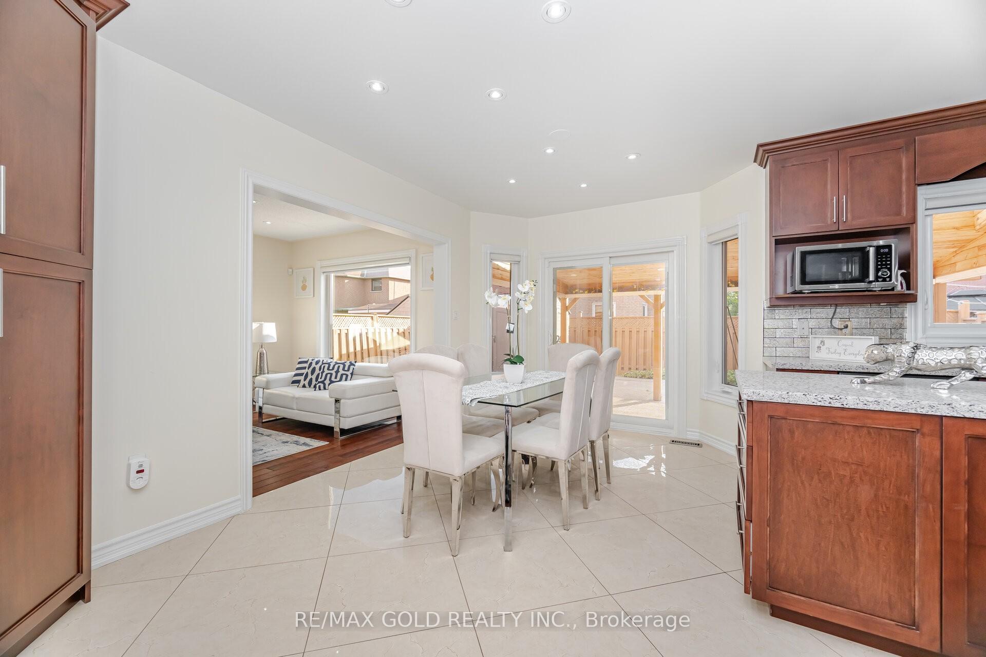 Photo 6 of 30 Golden Eagle Road, Brampton, Sandringham-Wellington — HOMEH