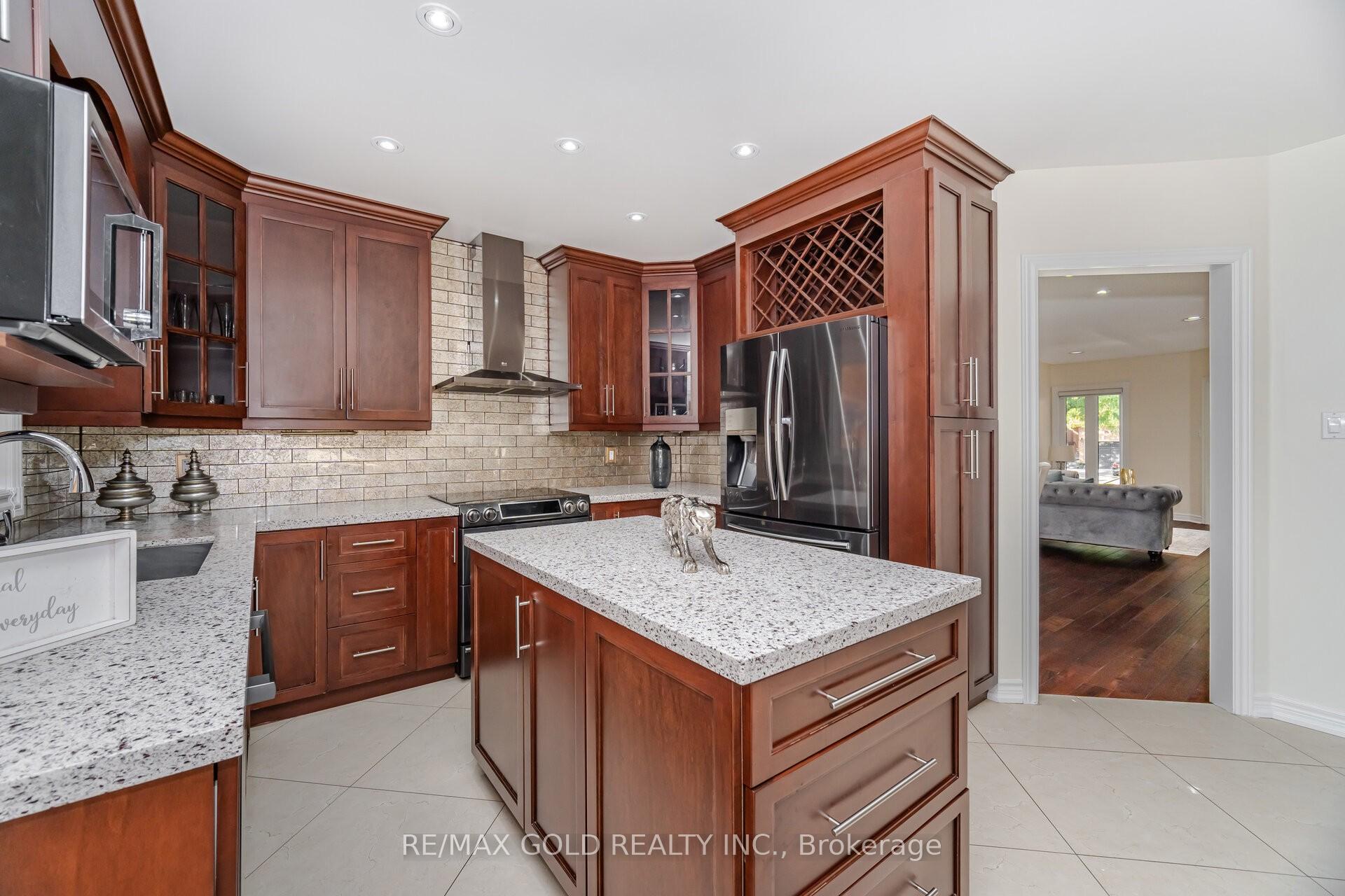 Photo 7 of 30 Golden Eagle Road, Brampton, Sandringham-Wellington — HOMEH
