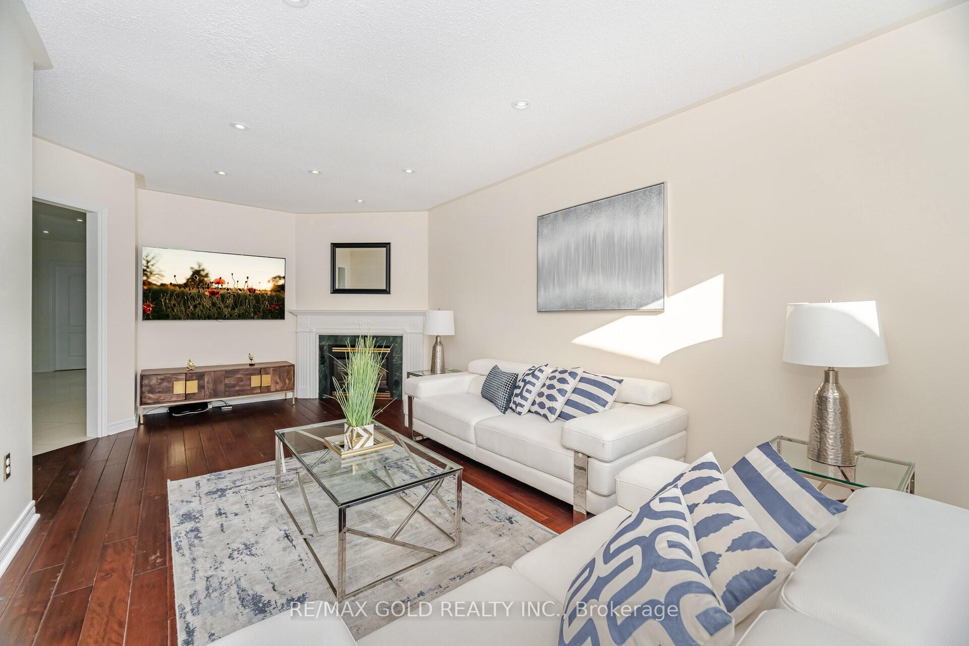Photo 14 of 30 Golden Eagle Road, Brampton, Sandringham-Wellington — HOMEH