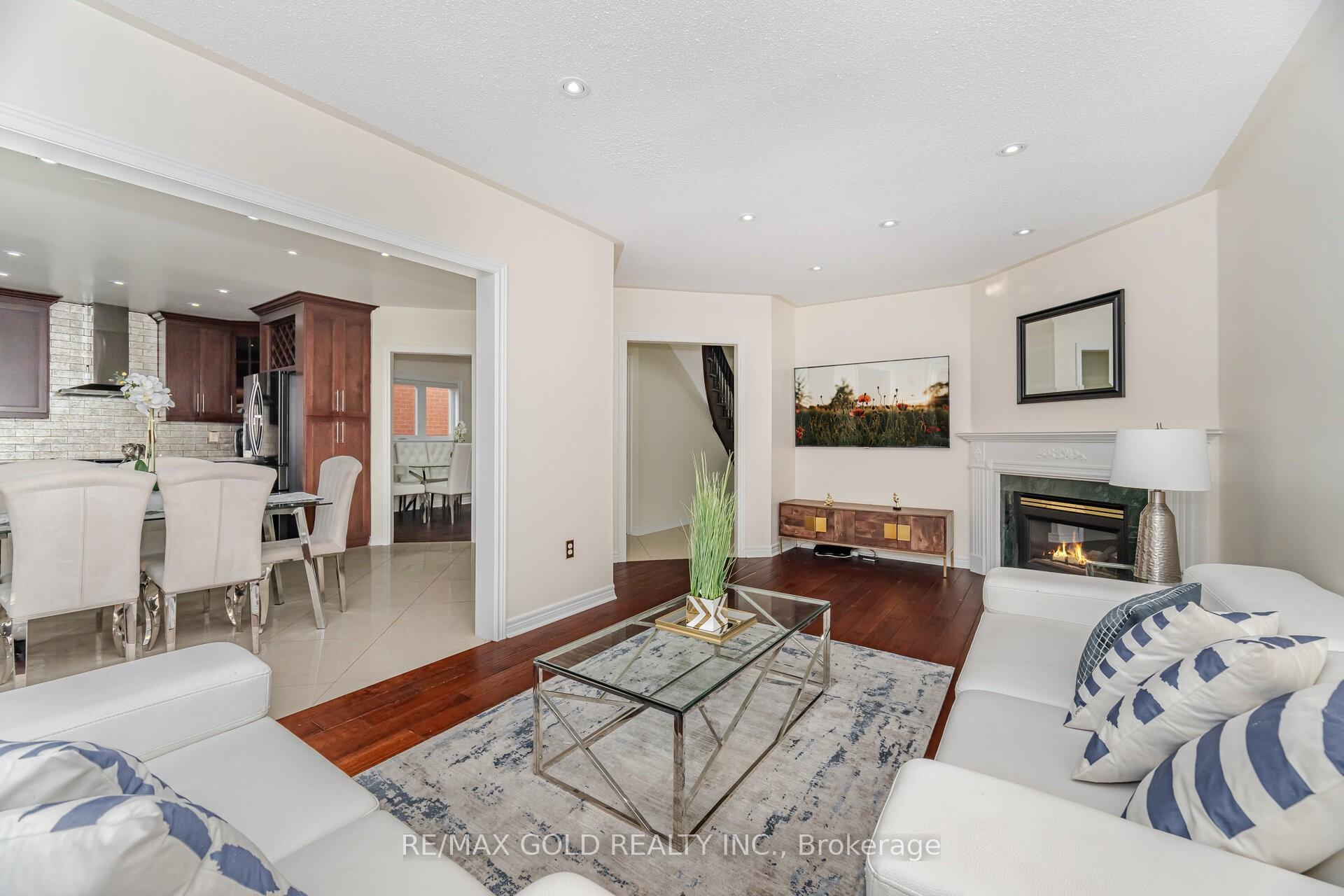 Photo 11 of 30 Golden Eagle Road, Brampton, Sandringham-Wellington — HOMEH