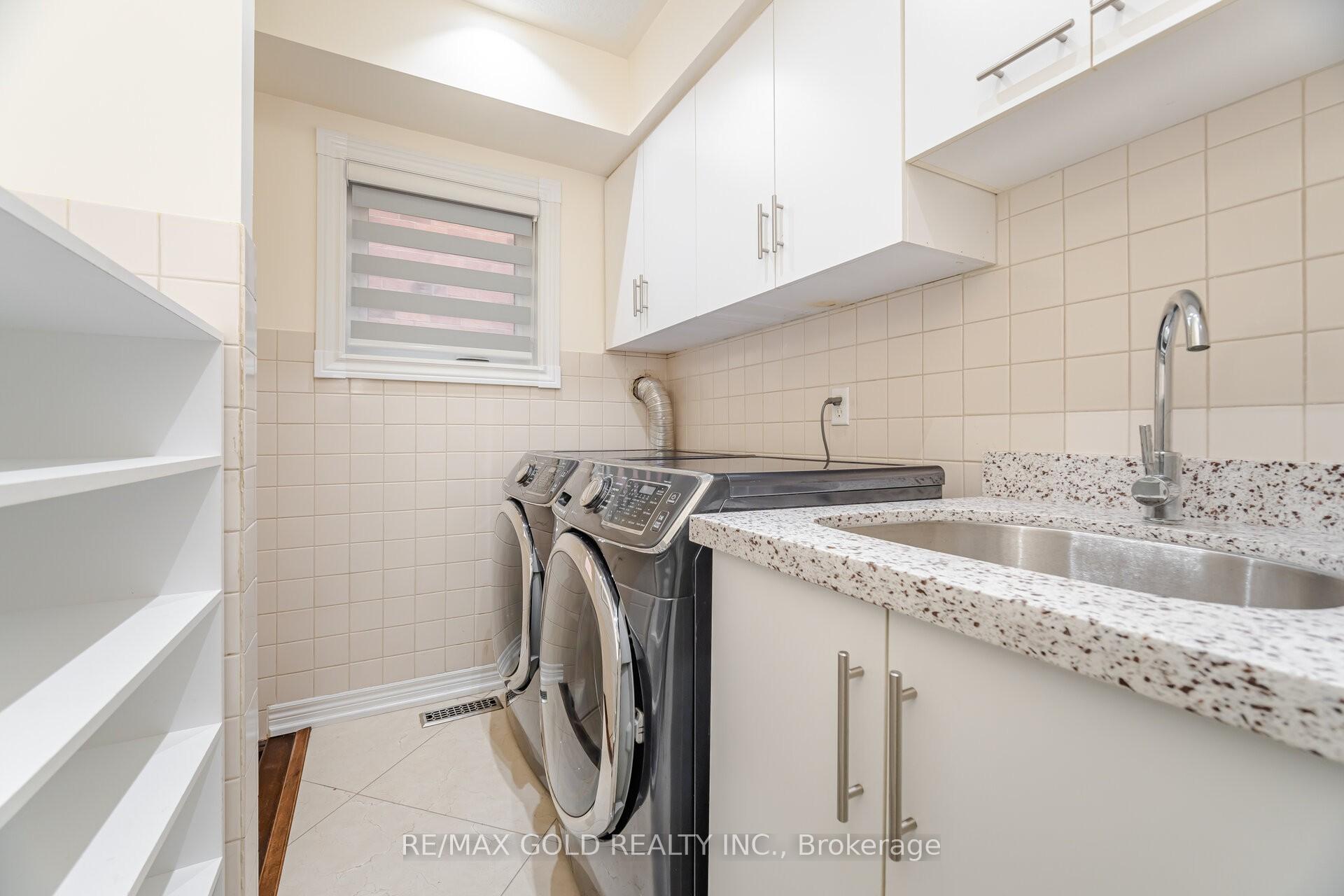Photo 15 of 30 Golden Eagle Road, Brampton, Sandringham-Wellington — HOMEH