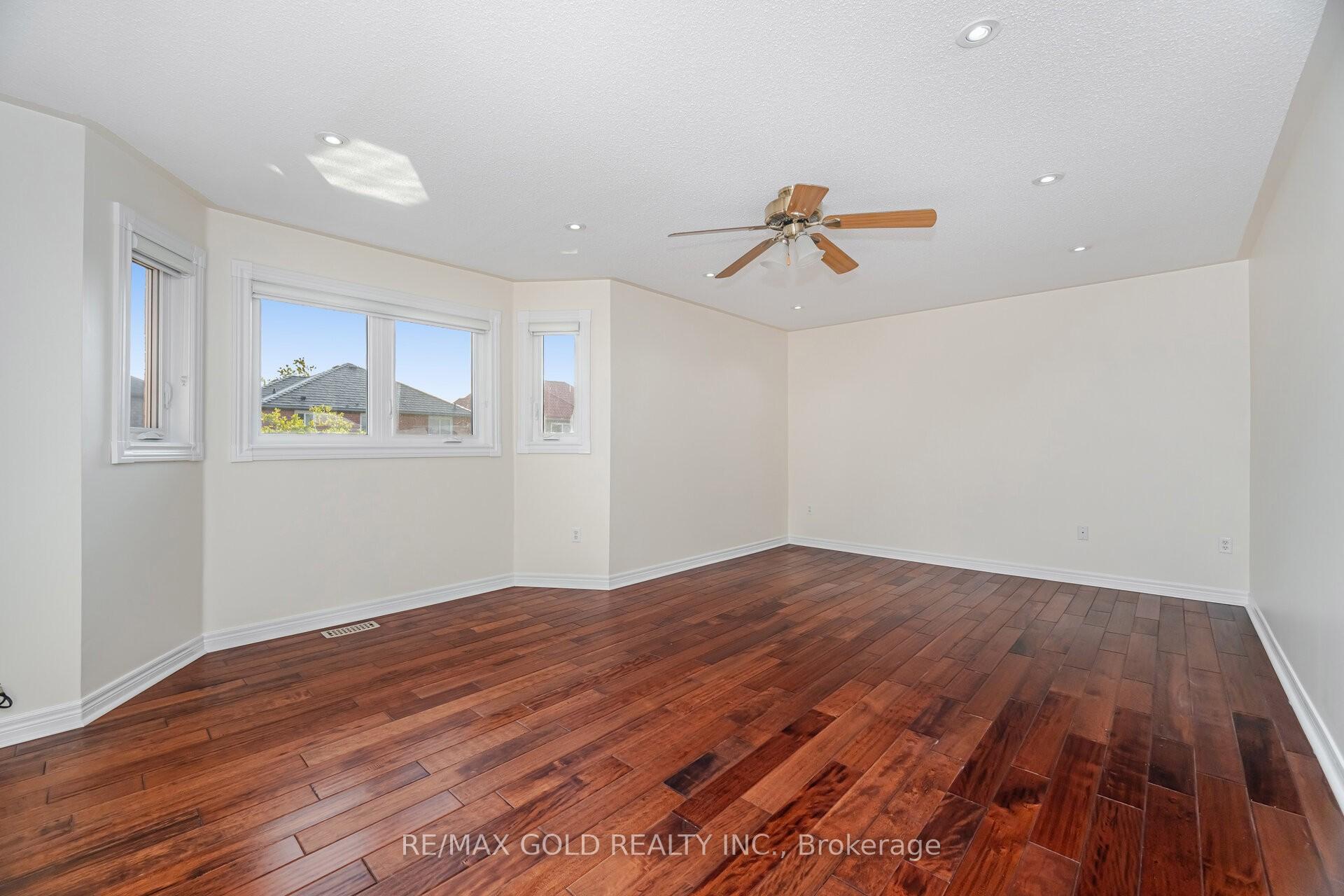 Photo 18 of 30 Golden Eagle Road, Brampton, Sandringham-Wellington — HOMEH