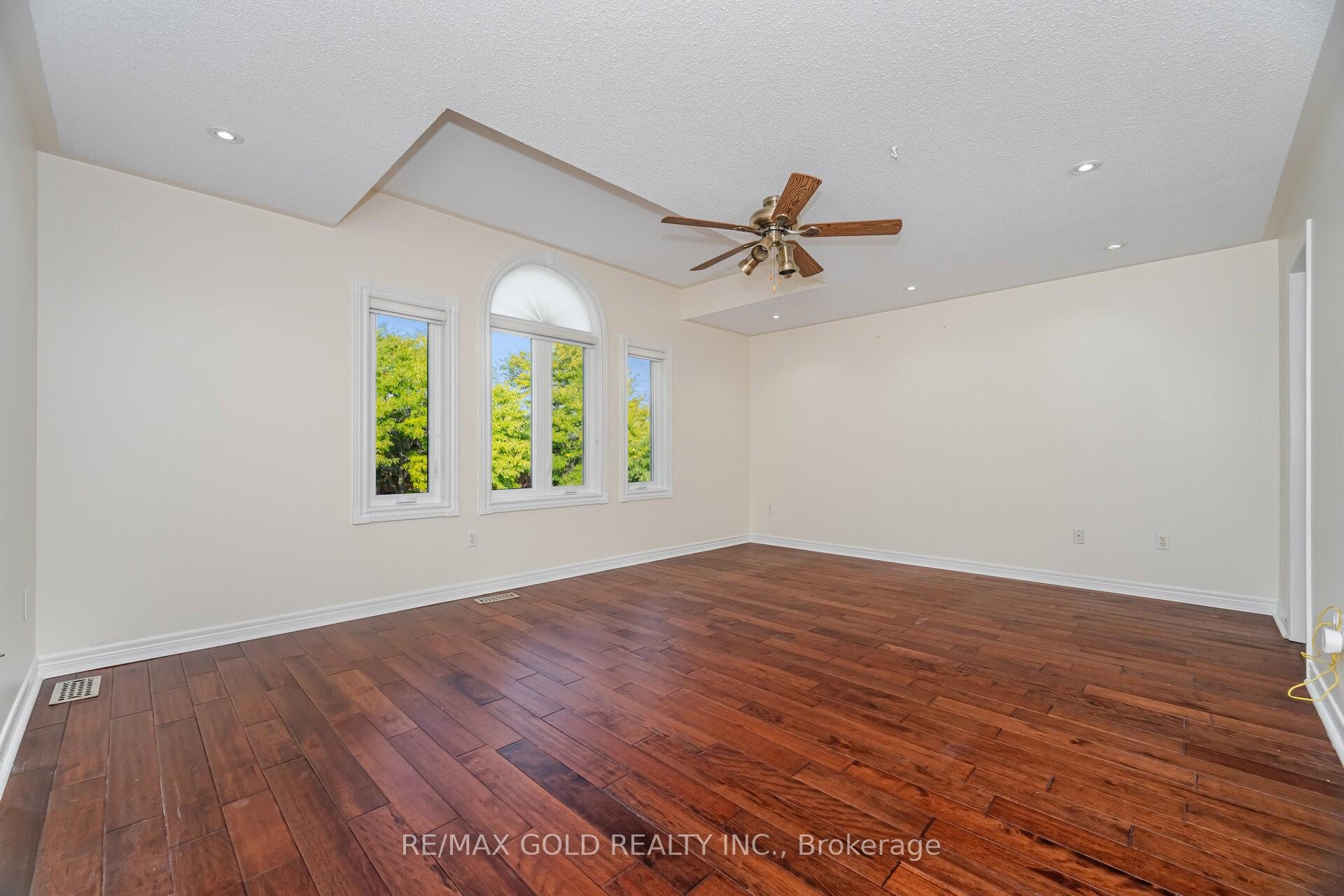 Photo 13 of 30 Golden Eagle Road, Brampton, Sandringham-Wellington — HOMEH