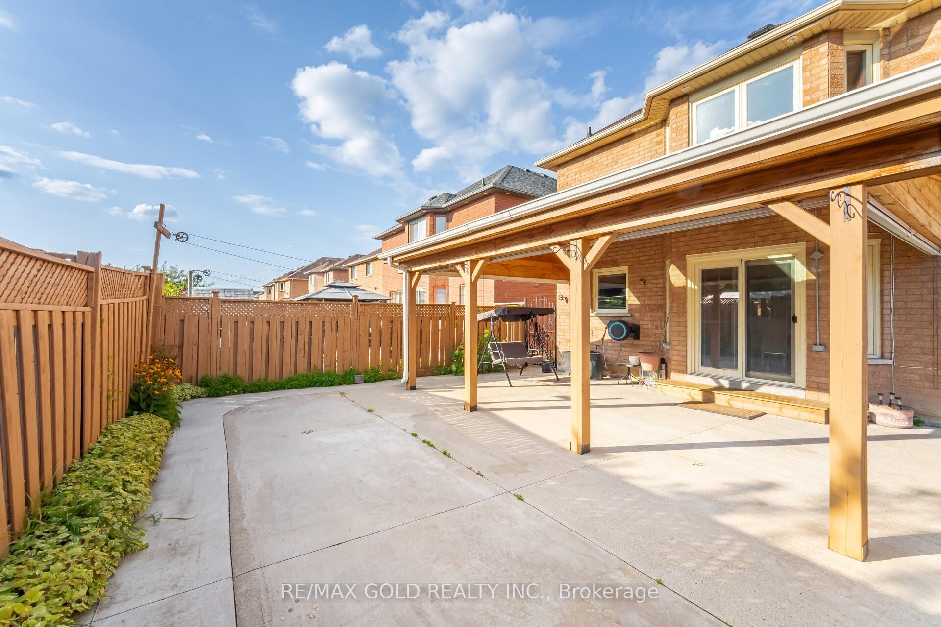 Photo 20 of 30 Golden Eagle Road, Brampton, Sandringham-Wellington — HOMEH